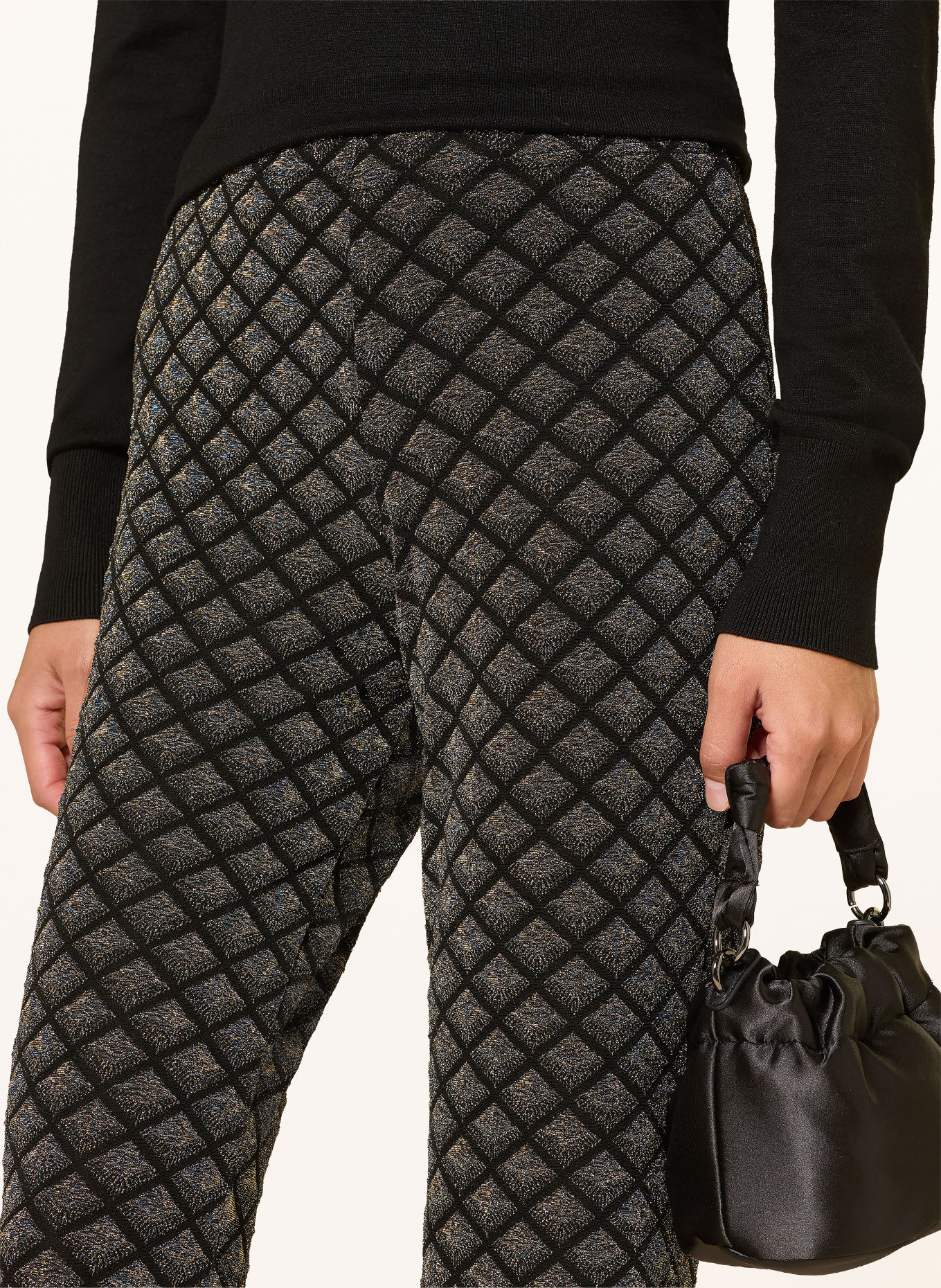 Ana Alcazar Wide-leg trousers with glitter thread: BLACK / GOLD / BLUE