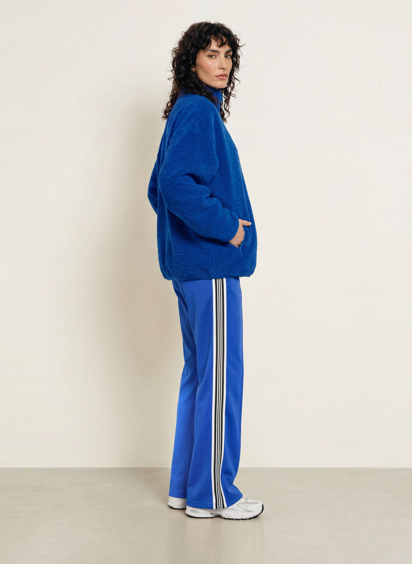 KARO KAUER Oversized anorak jacket made of teddy fur: BLUE