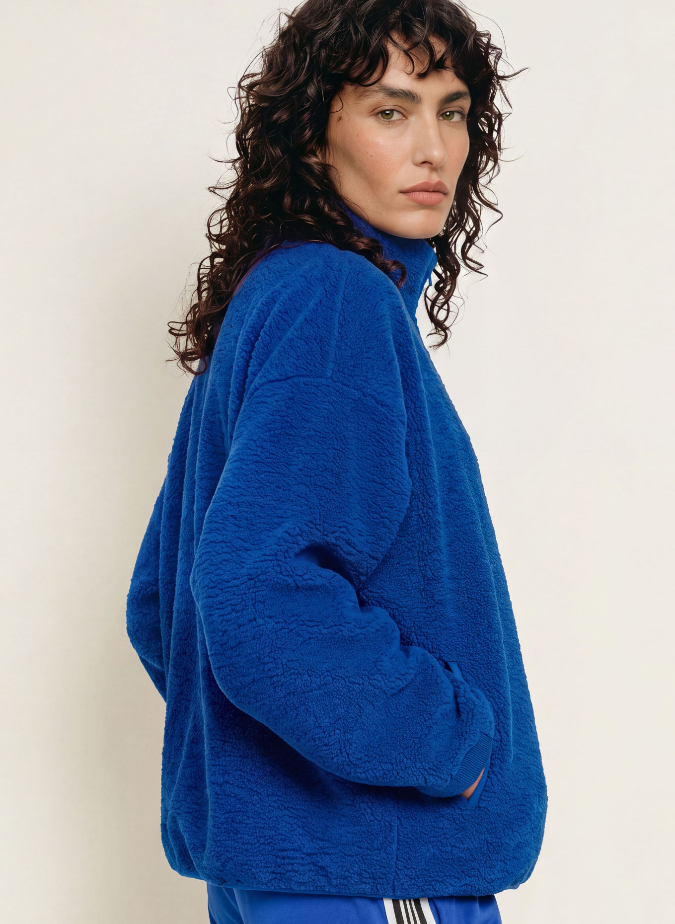 KARO KAUER Oversized anorak jacket made of teddy fur: BLUE