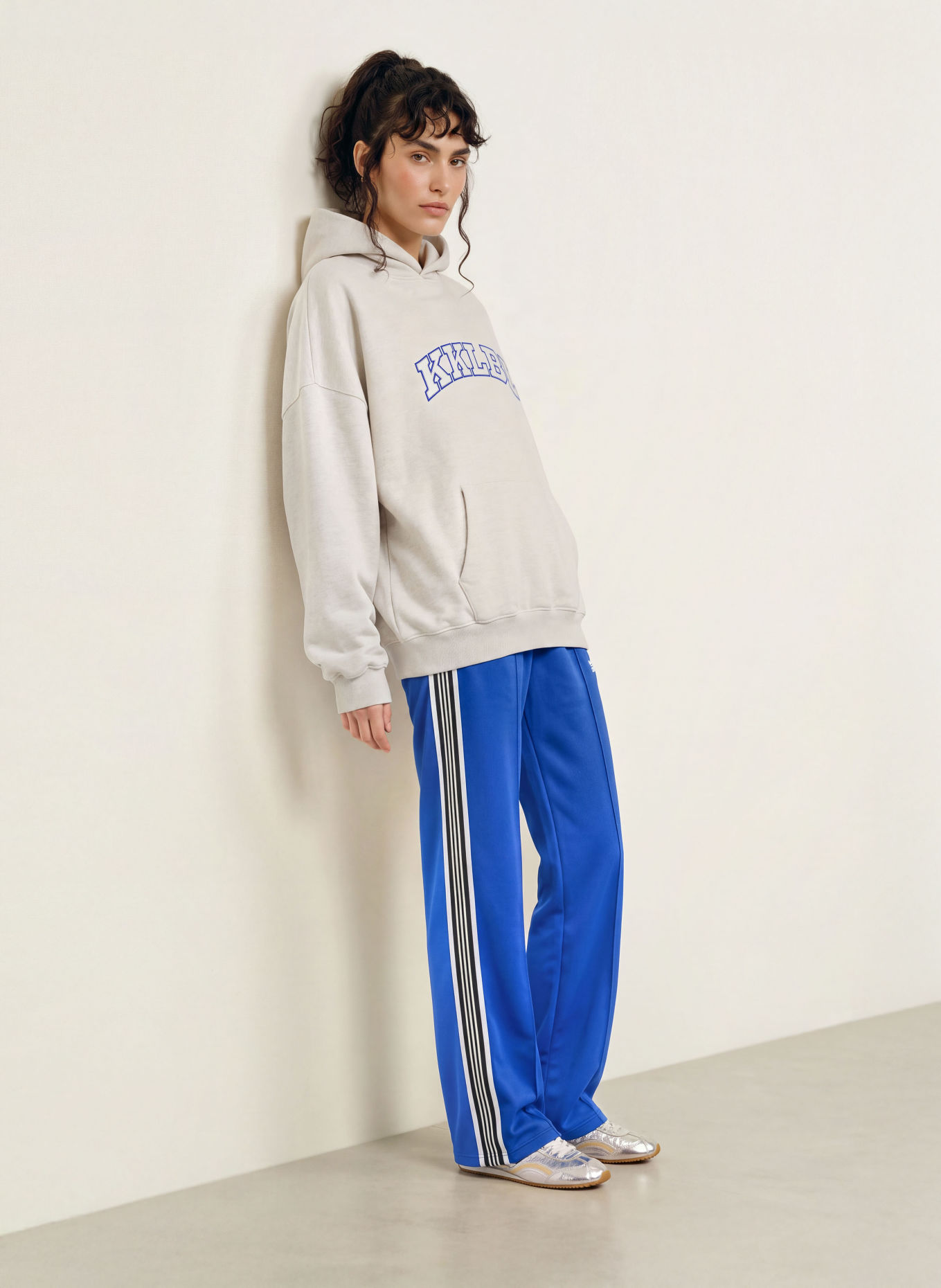 KARO KAUER Sweat à capuche oversize: GRIS CLAIR