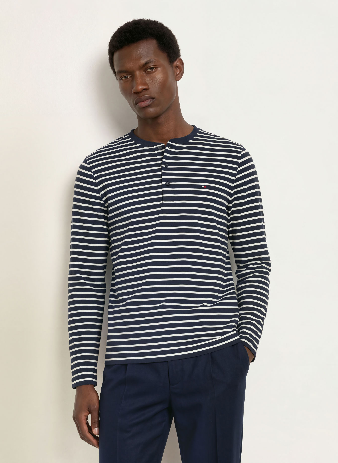 TOMMY HILFIGER Henley-shirt: DONKERBLAUW / WIT