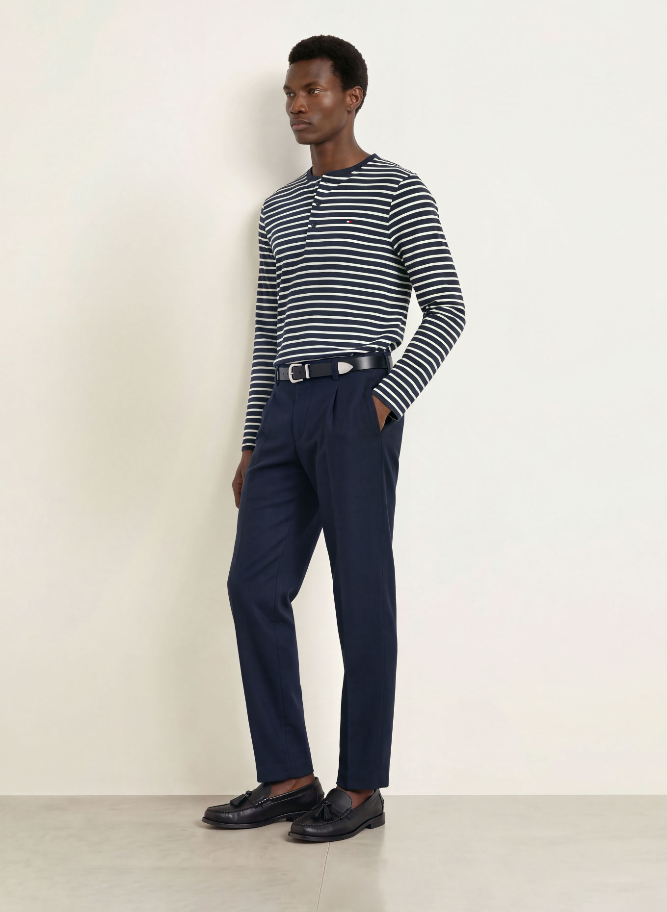 TOMMY HILFIGER Henley-shirt: DONKERBLAUW / WIT