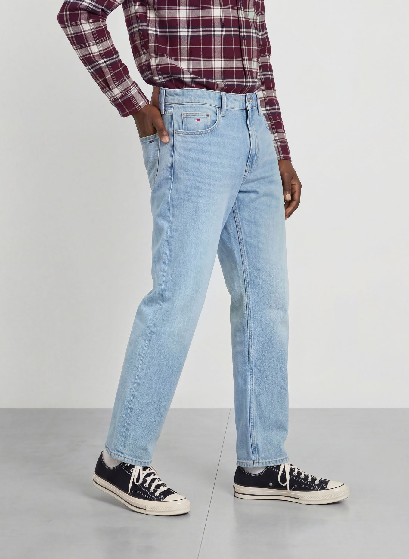 TOMMY JEANS SONNY Tapered Fit Jeans: 1AB Denim Light