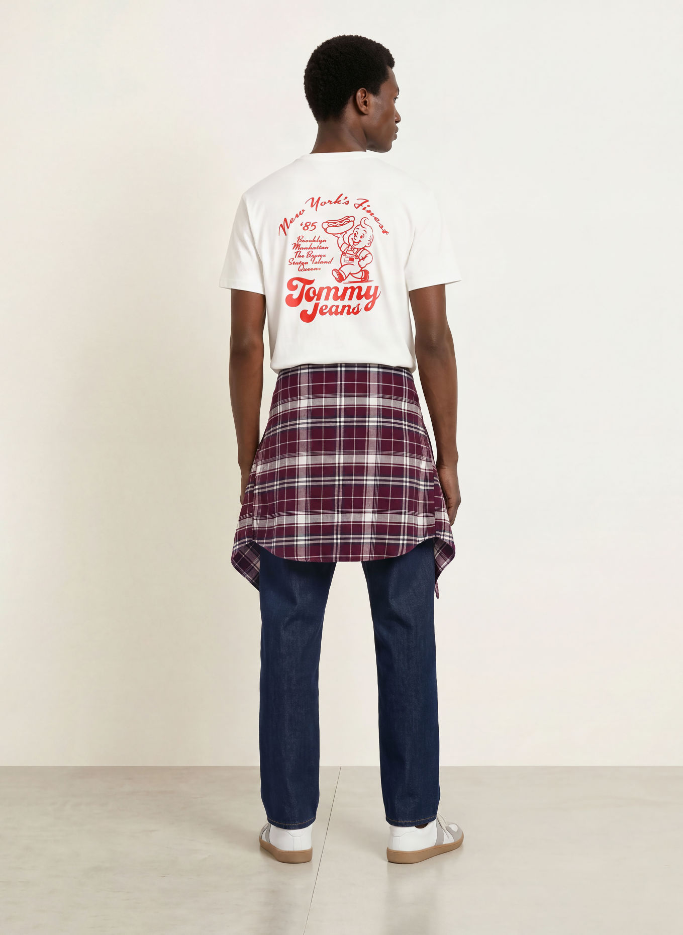 TOMMY JEANS T-shirt: WHITE / DARK RED