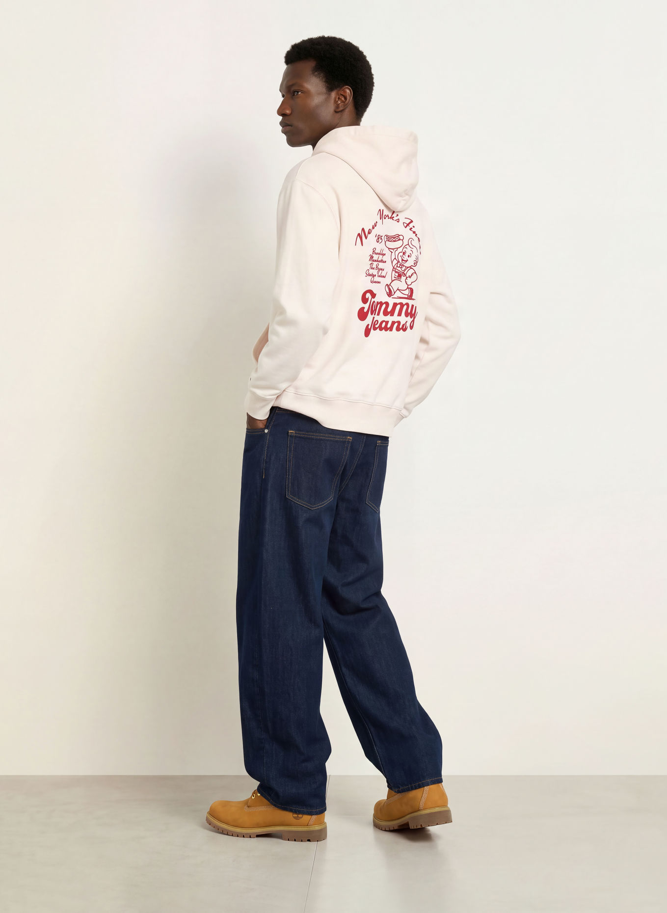 TOMMY JEANS Hoodie: CREAM / RED