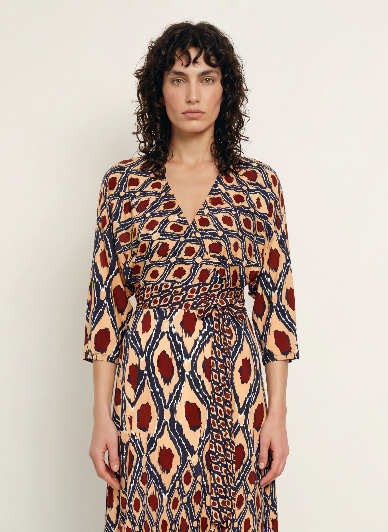 DIANE VON FURSTENBERG Kleid IVARA in Wickeloptik mit 3/4-Arm: BEIGE / BRAUN / DUNKELBLAU