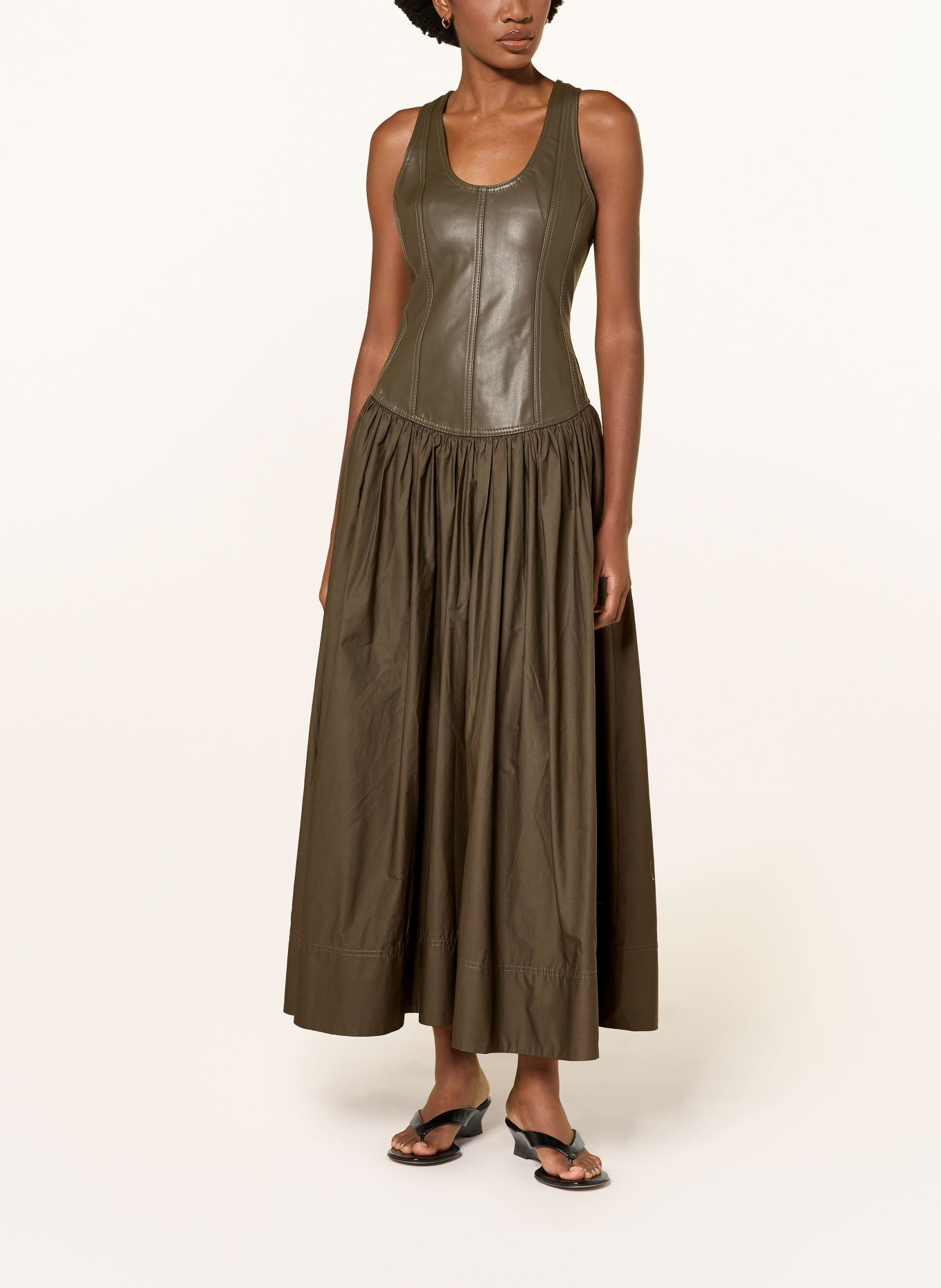 Aje. Kleid ZELIA im Materialmix: KHAKI