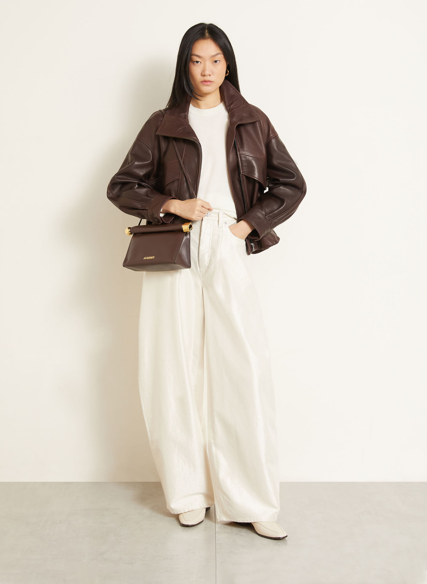 JACQUEMUS Schoudertas LE SAC ROND CARRE: MARRON FONCÉ / GOUD