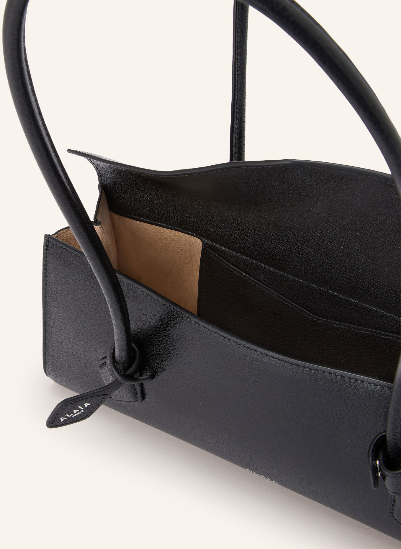 ALAÏA Schultertasche LE TECKEL MEDIUM: SCHWARZ