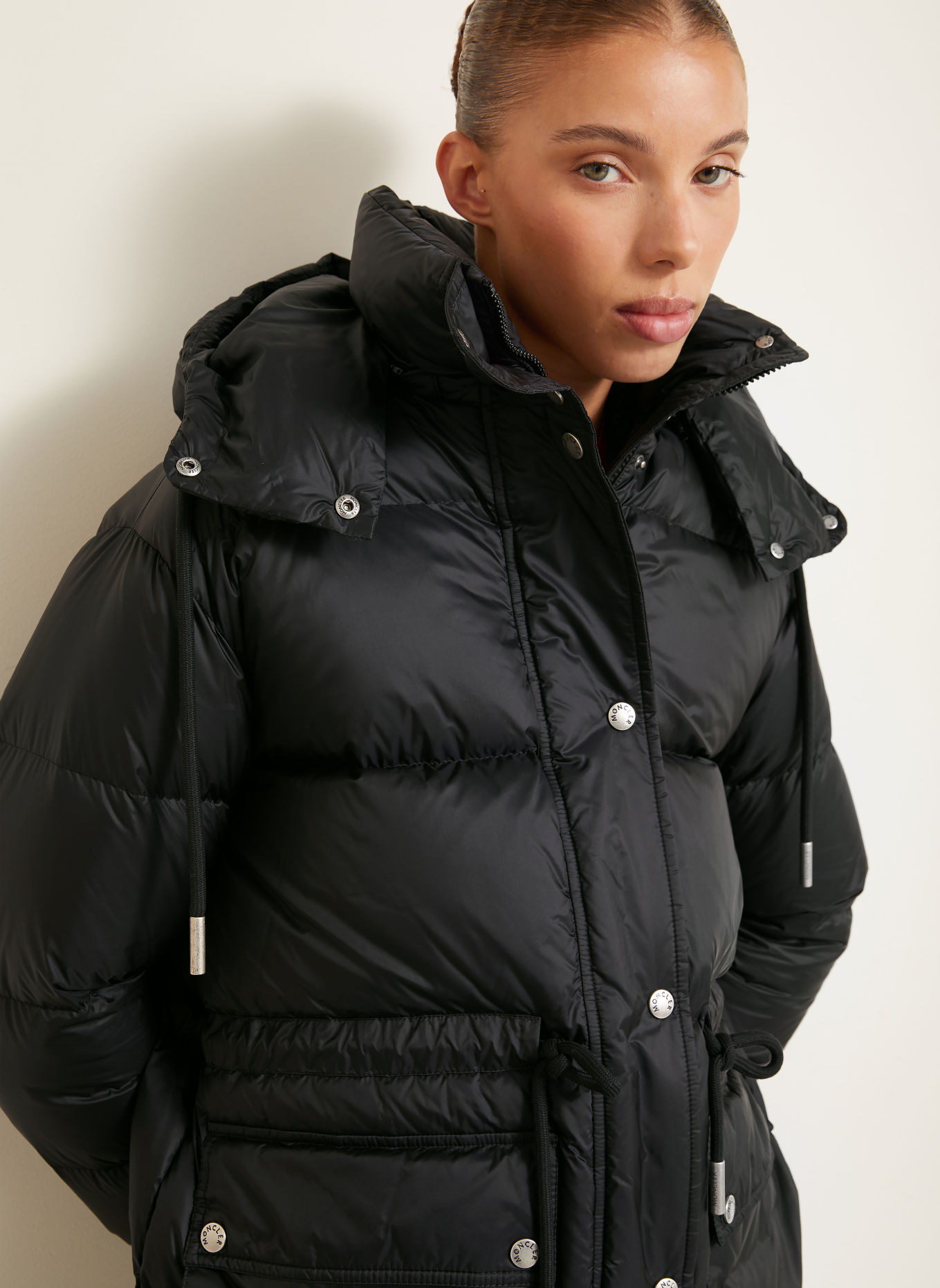 MONCLER Daunenjacke SESIE mit abnehmbarer Kapuze: SCHWARZ