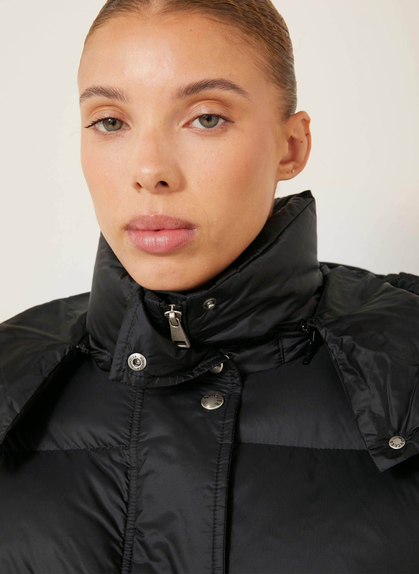MONCLER Daunenjacke SESIE mit abnehmbarer Kapuze: SCHWARZ