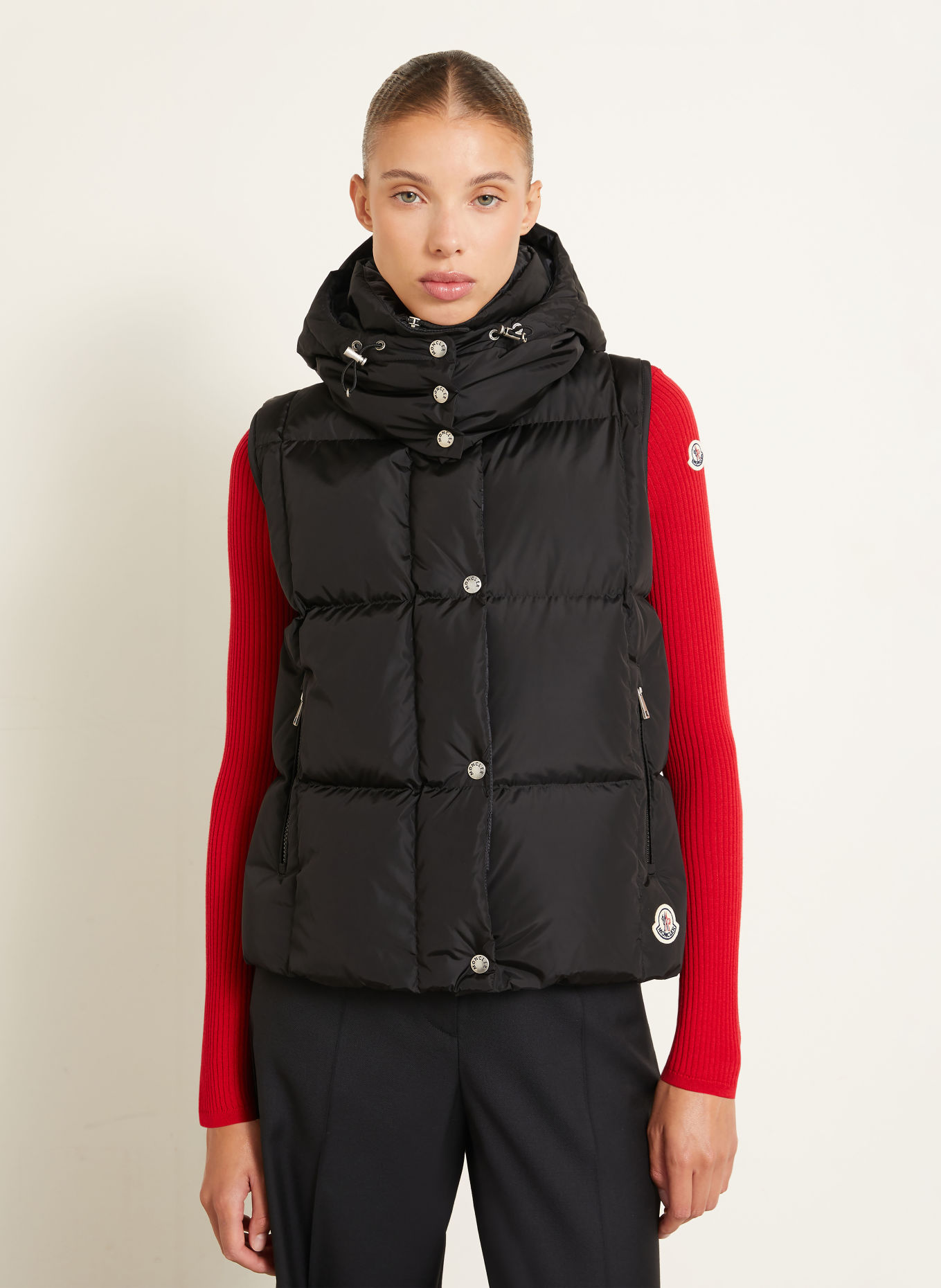 MONCLER Daunenweste MACAREUX mit abnehmbarer Kapuze: SCHWARZ