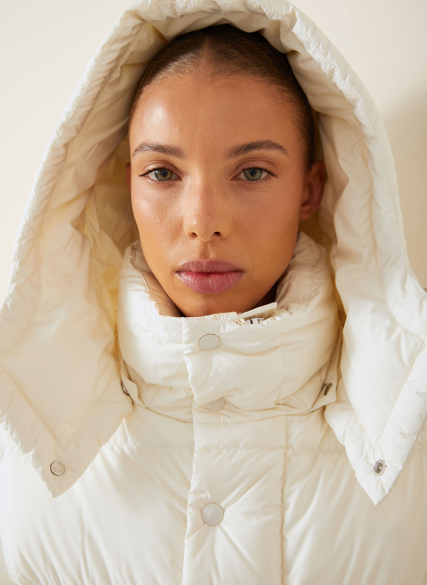 MONCLER Daunenjacke MAYA 70 mit abnehmbarer Kapuze: ECRU