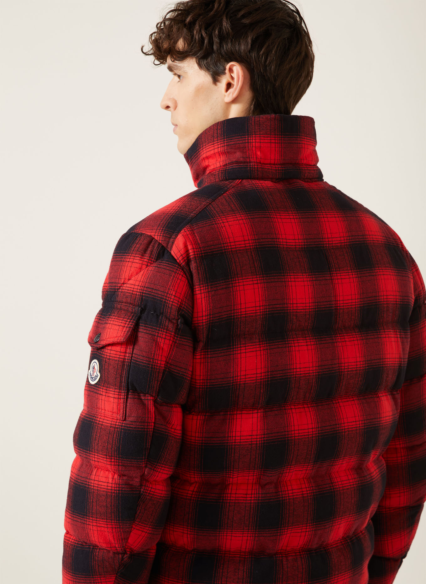 MONCLER Daunenjacke AIROR mit abnehmbarer Kapuze: ROT / SCHWARZ