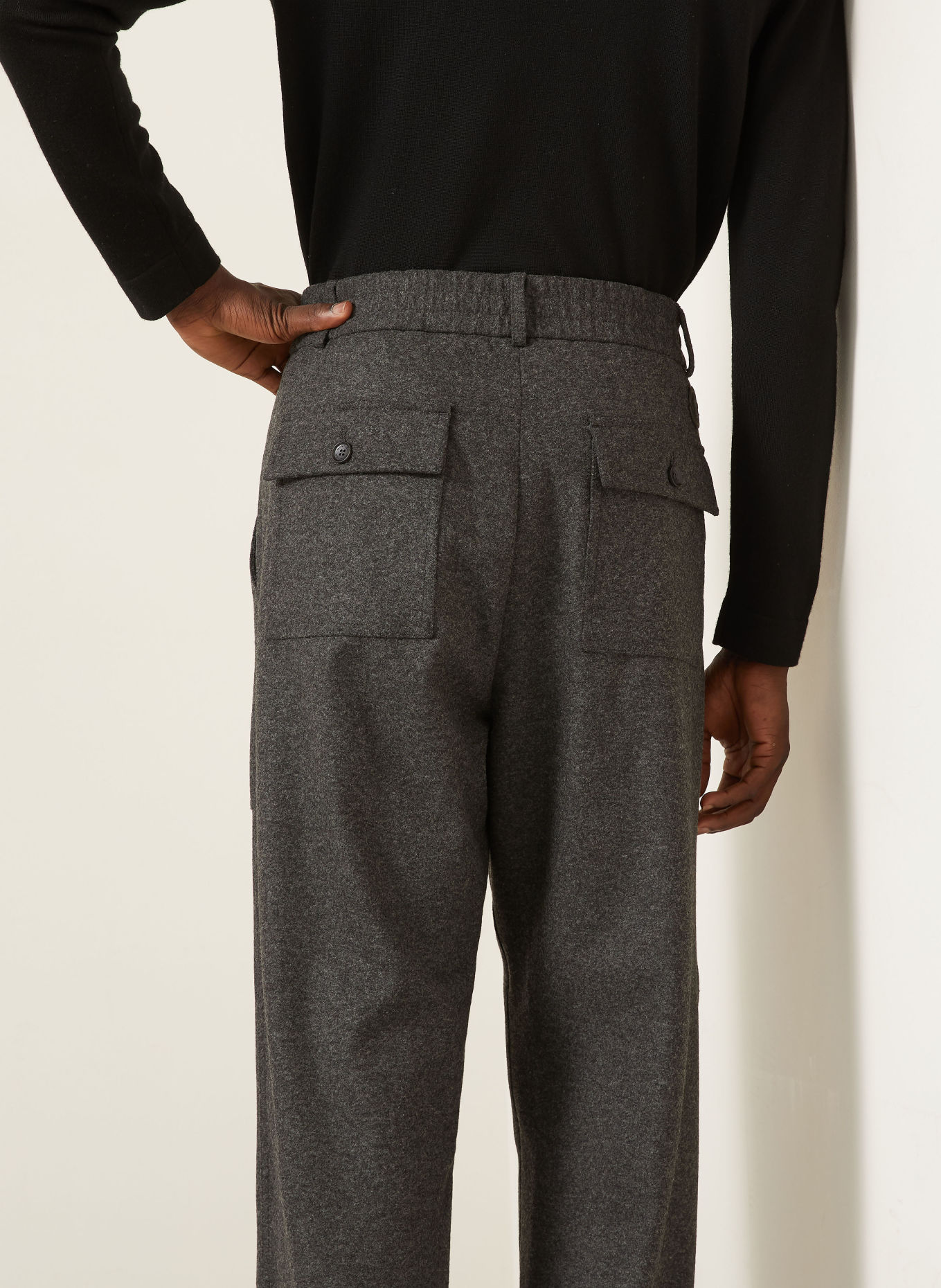 MONCLER Spodnie o kroju regular fit: CZIEMNOSZARY