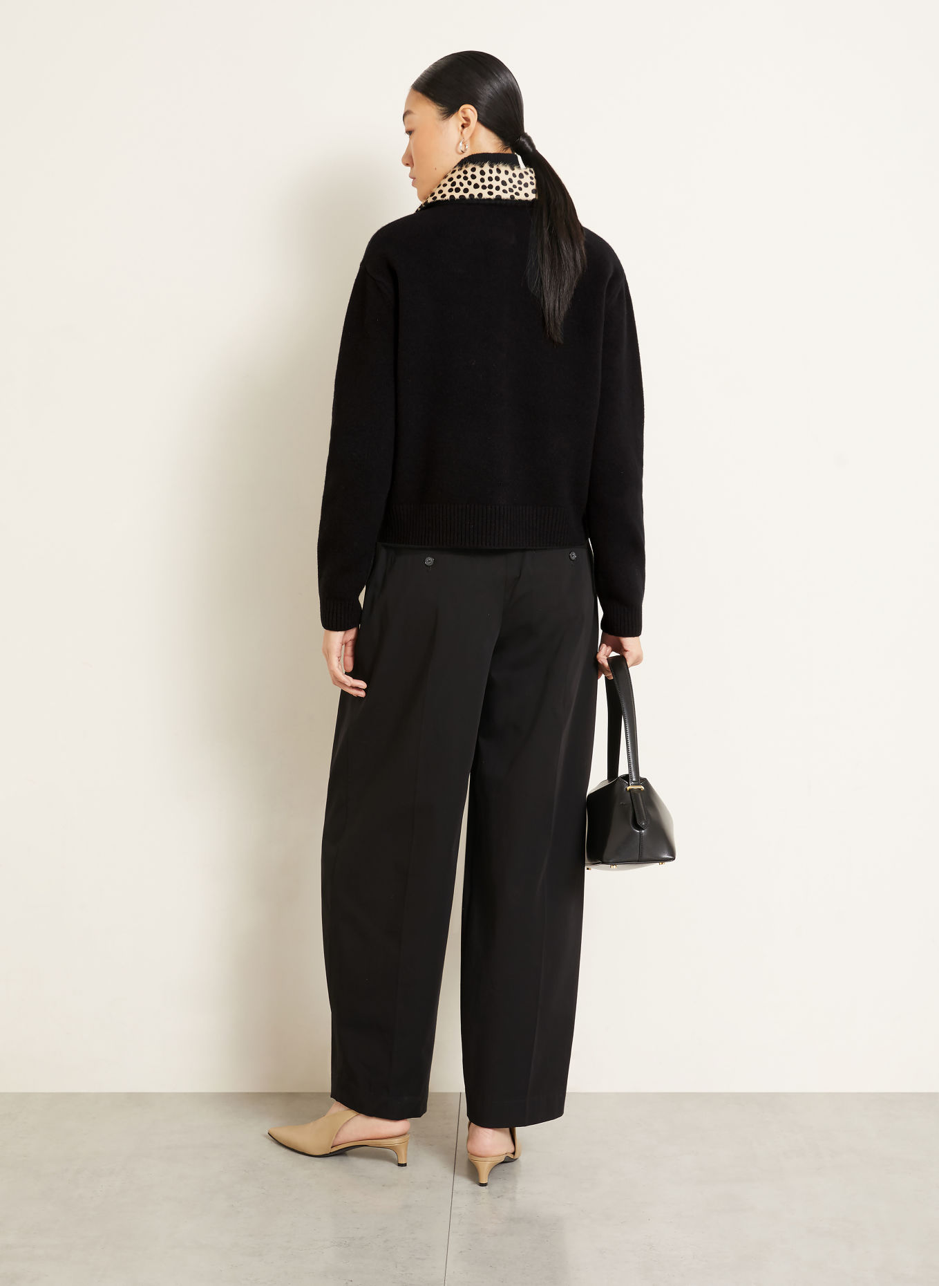 RÓHE Cardigan with detachable collar: BLACK / BEIGE
