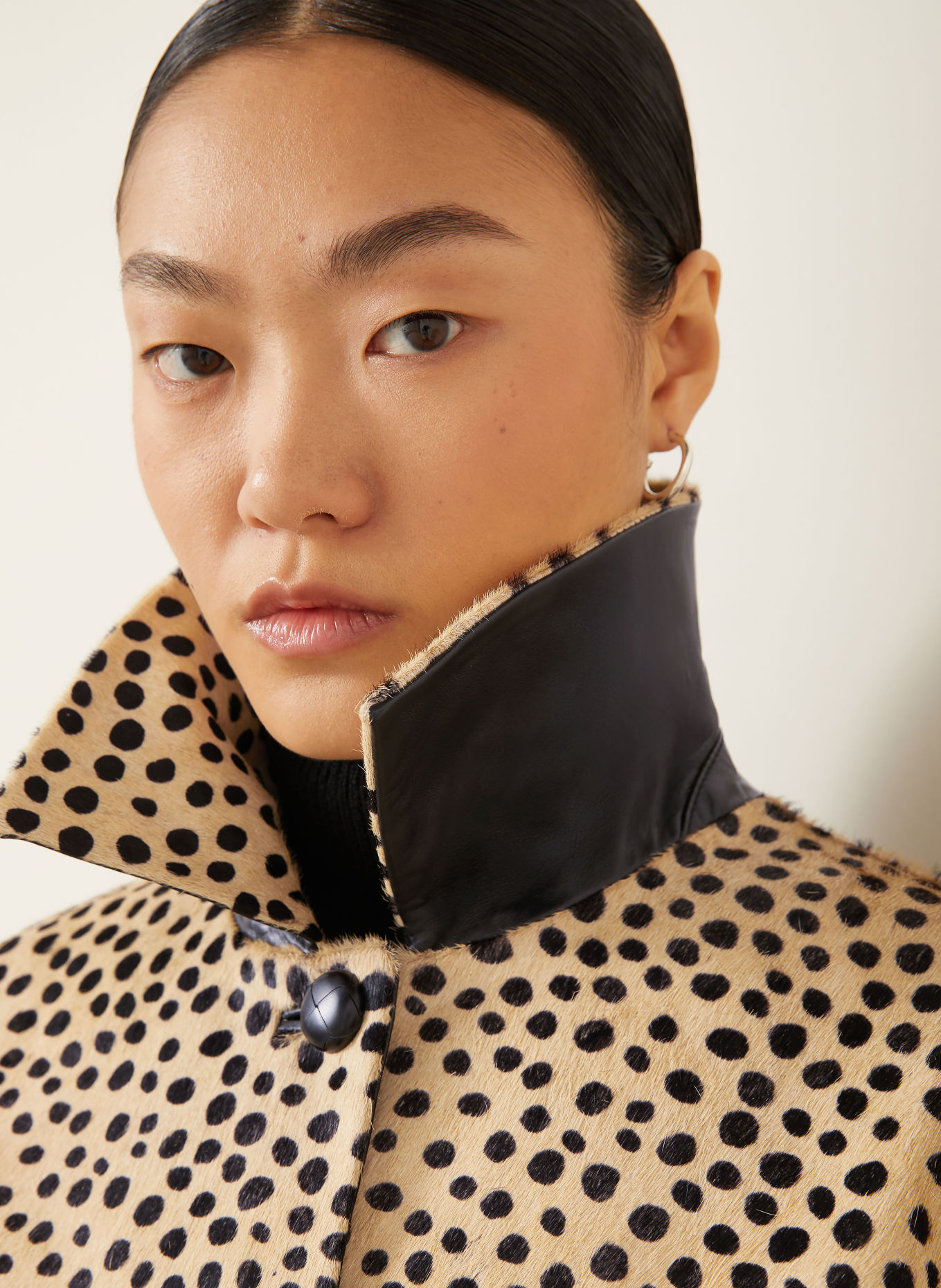 RÓHE Leather coat: BEIGE / BLACK