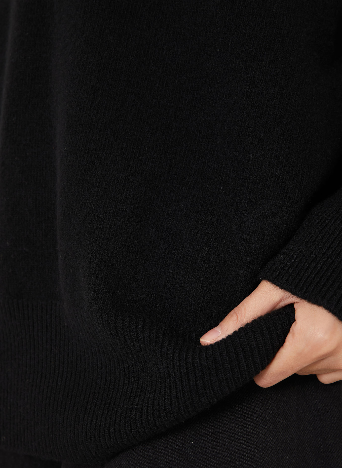 RÓHE Sweater: BLACK