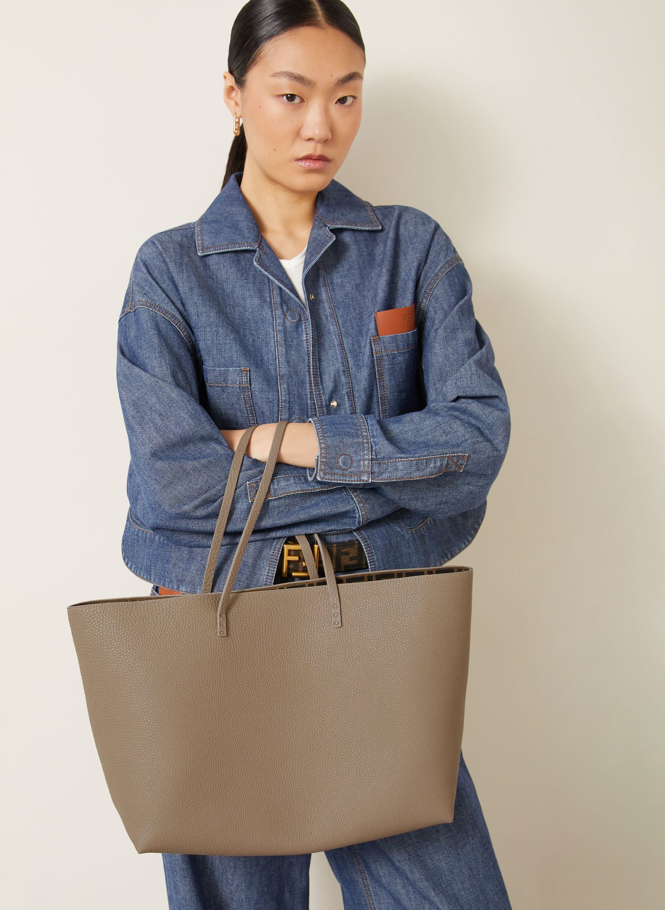 FENDI Shopper ROLL MEDIUM mit Pouch: TAUPE