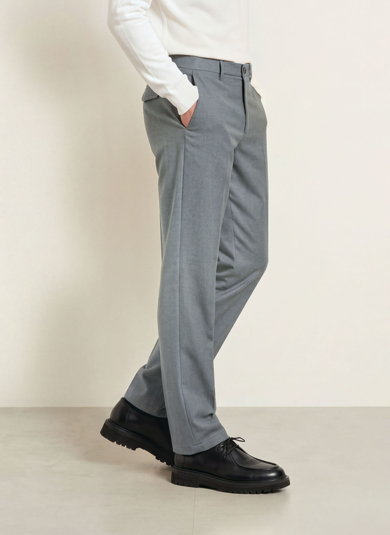CRUNA MIDTOWN Regular Fit Chinos: GRAY