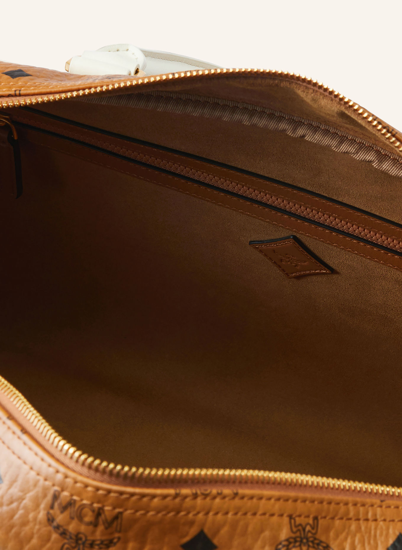 MCM ADIDAS X FC BAYERN X MCM OTTOMAR Weekender: COGNAC / WHITE