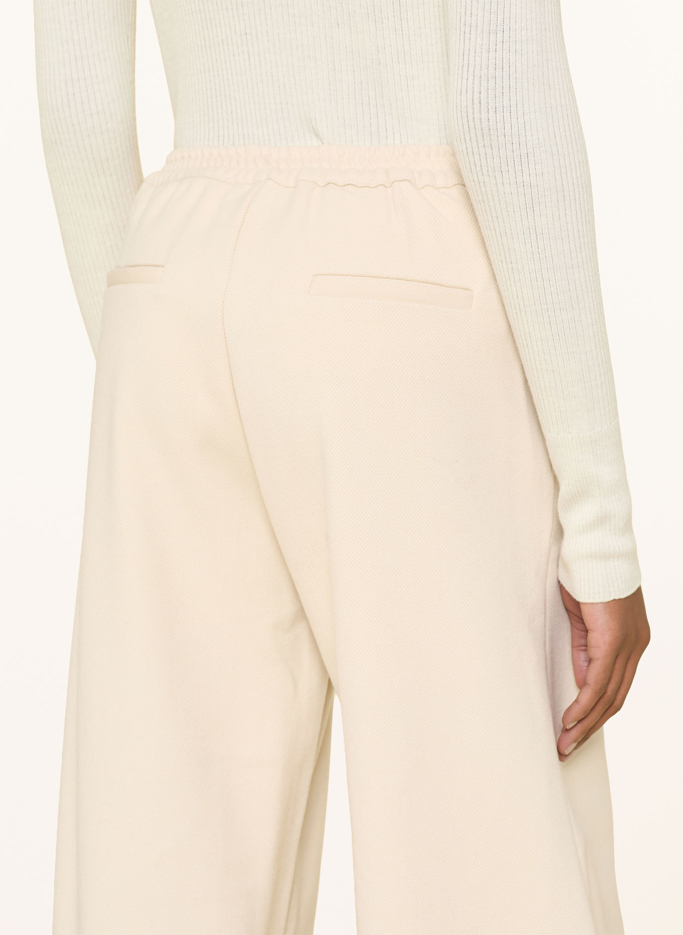 Source Unknown Hose EBBE: CREME