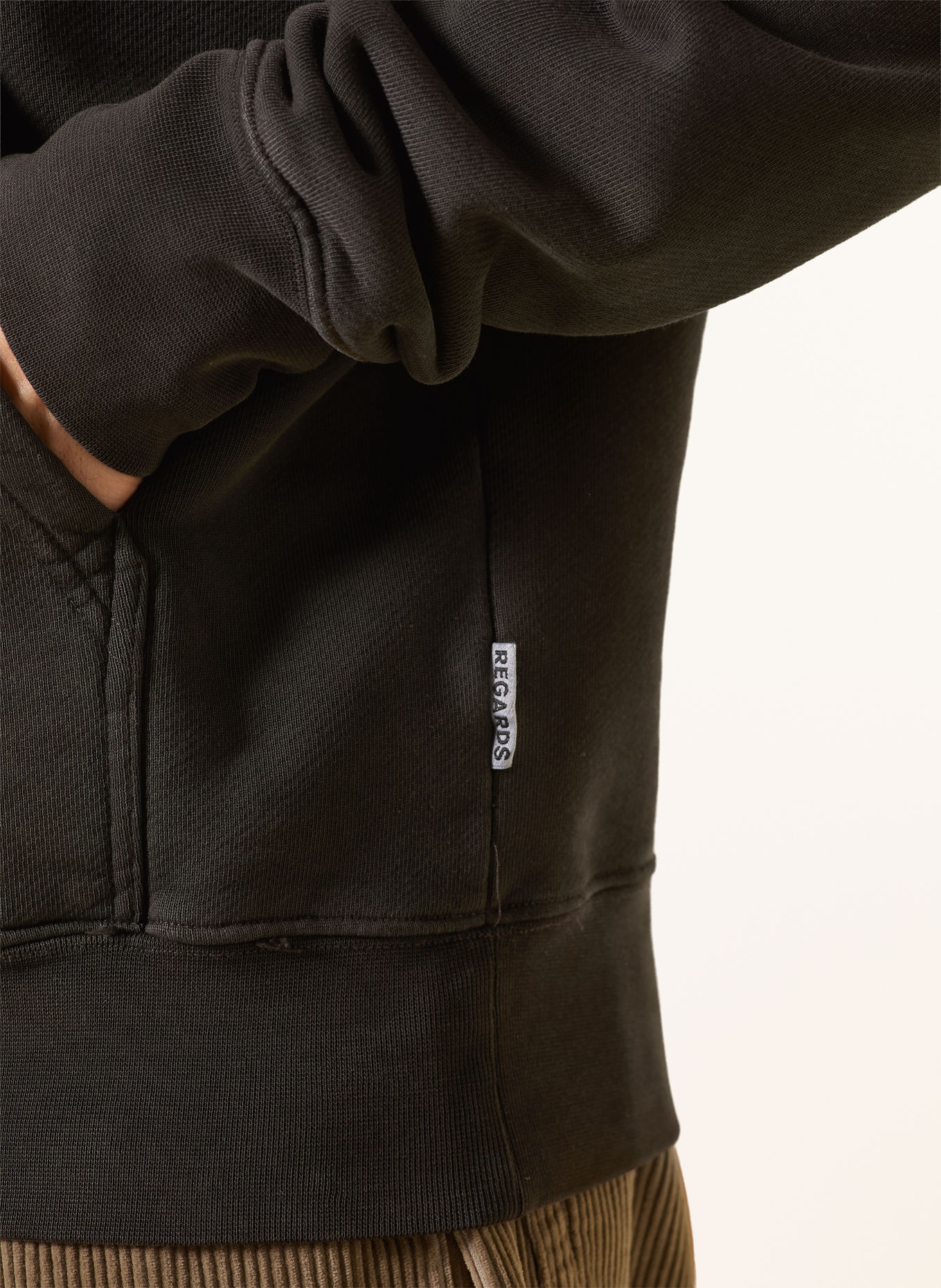 REGARDS Hoodie: DUNKELBRAUN / LILA / NEONGELB