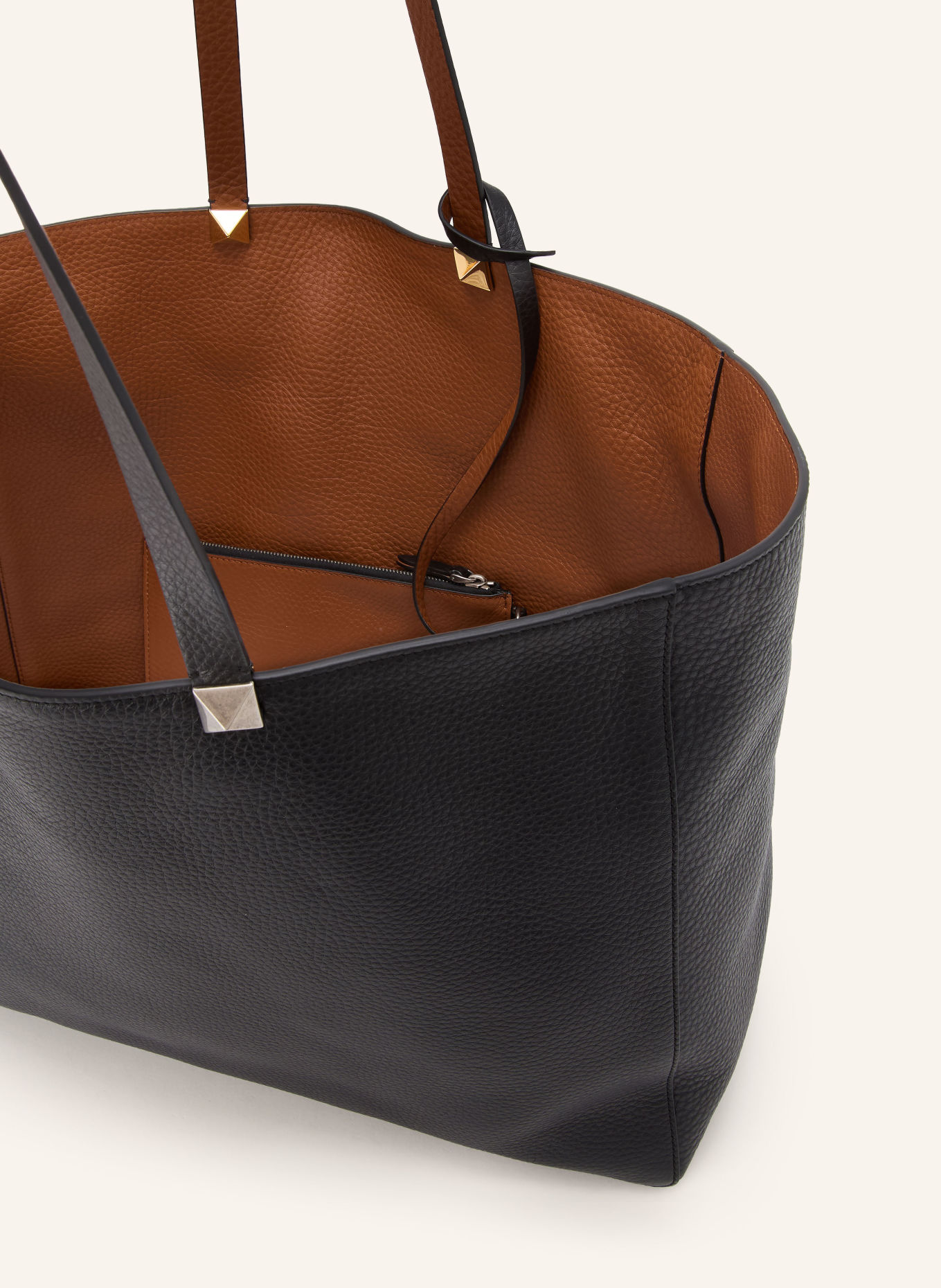 VALENTINO GARAVANI Sac cabas ROCKSTUD: NOIR / ARGENT