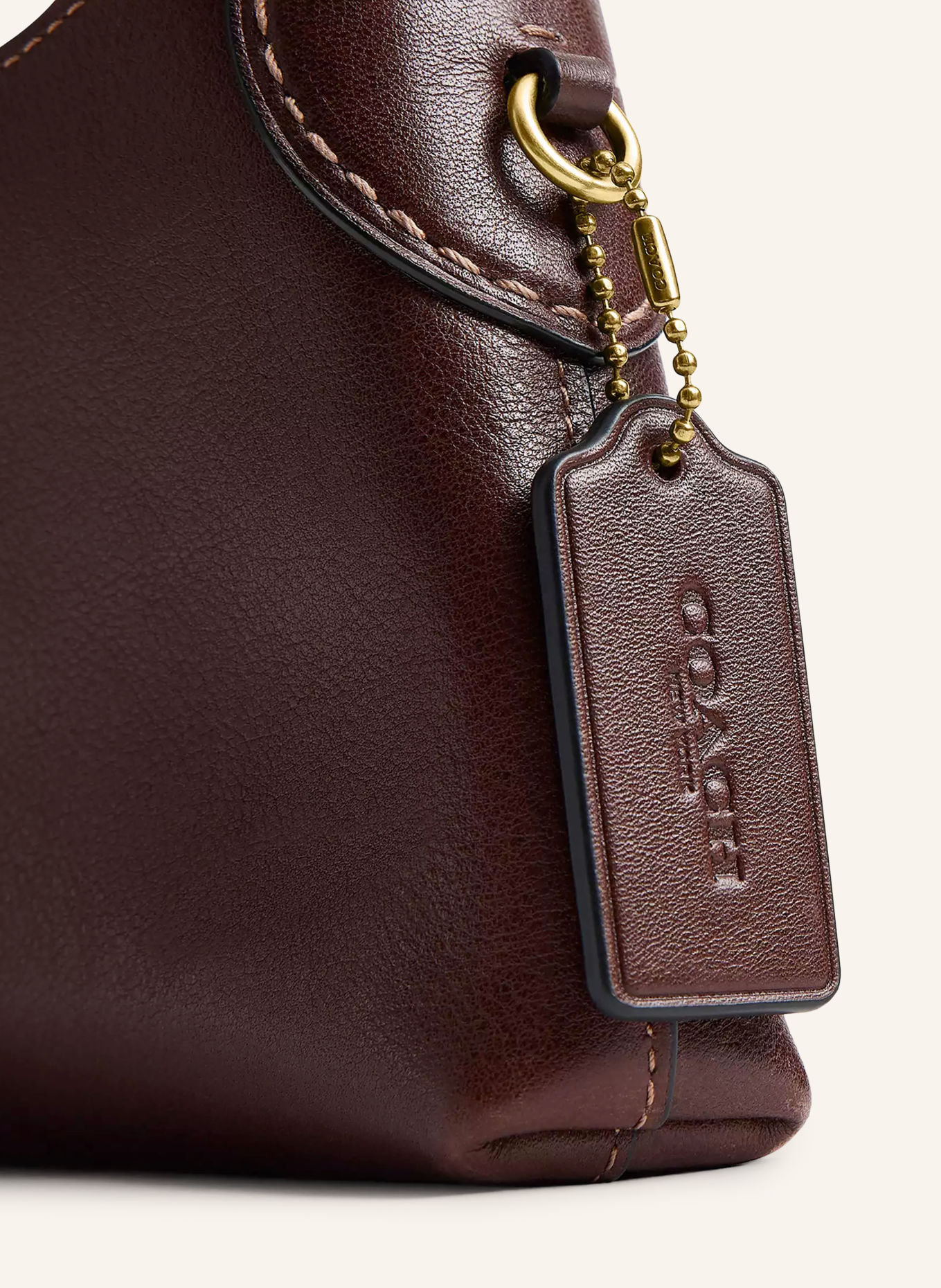 COACH Schoudertas BROOKLYN 26: MARRON FONCÉ / GOUD