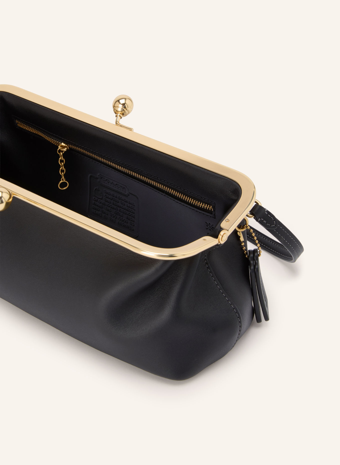 COACH KISSLOCK FRAME 30 Clutch: BLACK / GOLD