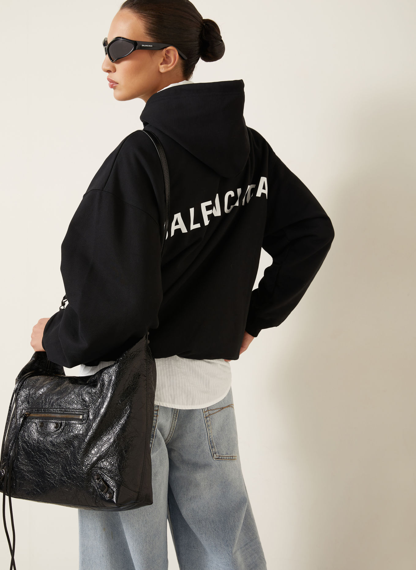 BALENCIAGA LE CITY MEDIUM Bucket bag with Rivets: BLACK