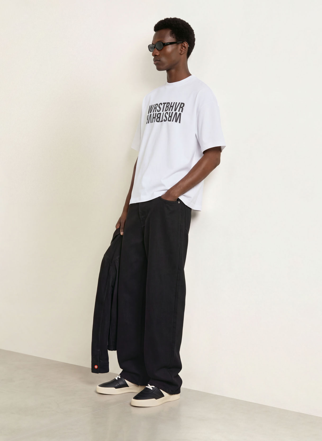 WRSTBHVR RASMUS V2 T-shirt: WHITE / BLACK