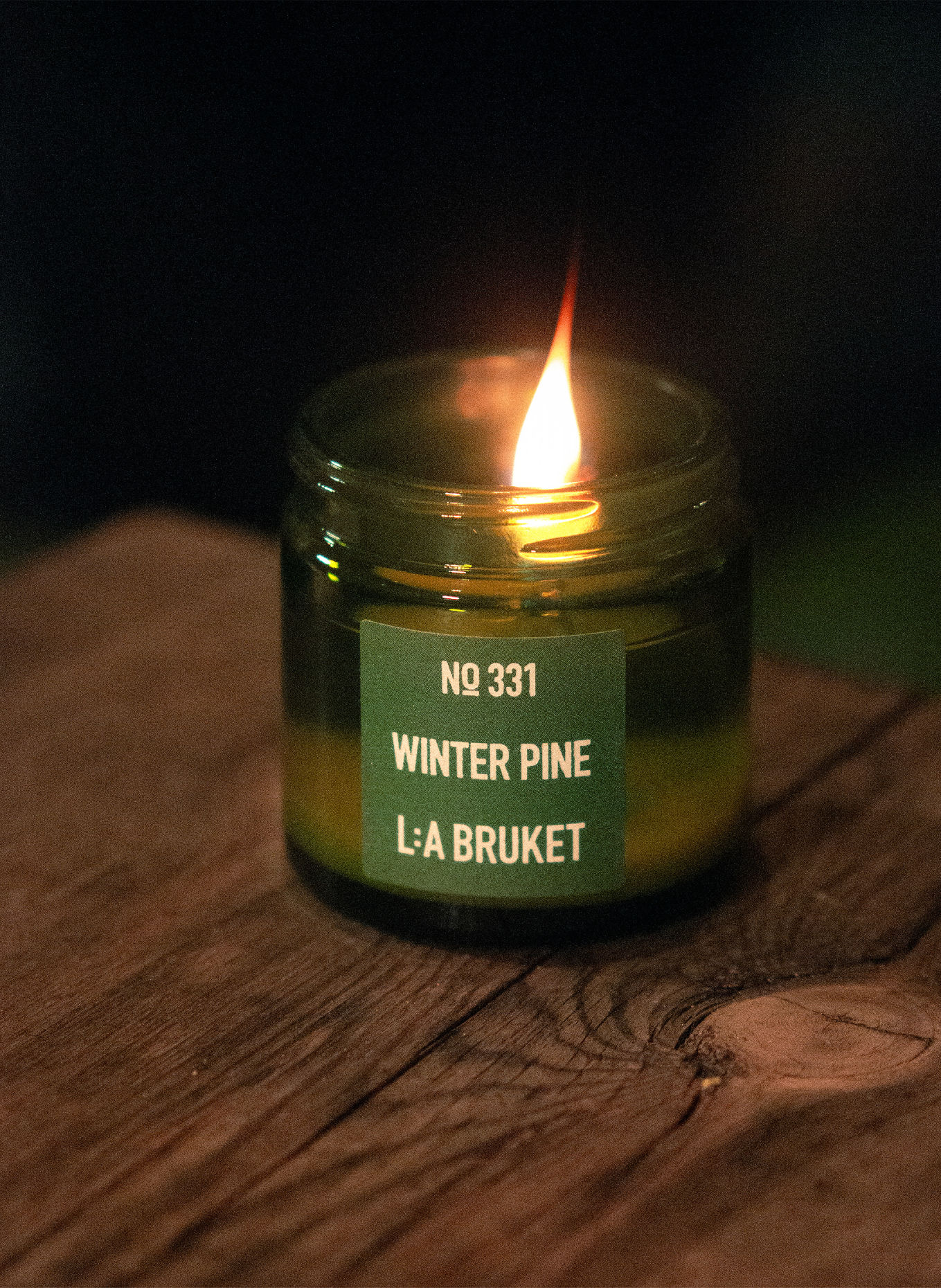 L:A BRUKET Świeca zapachowa 331 WINTER PINE: ZIELONY