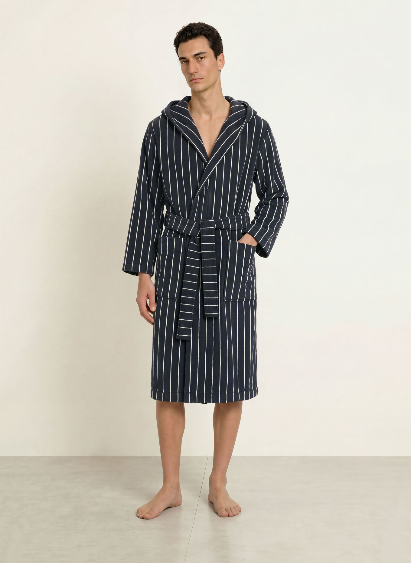 TEKLA ANTWERP Unisex Hooded Bathrobe: BLACK / WHITE