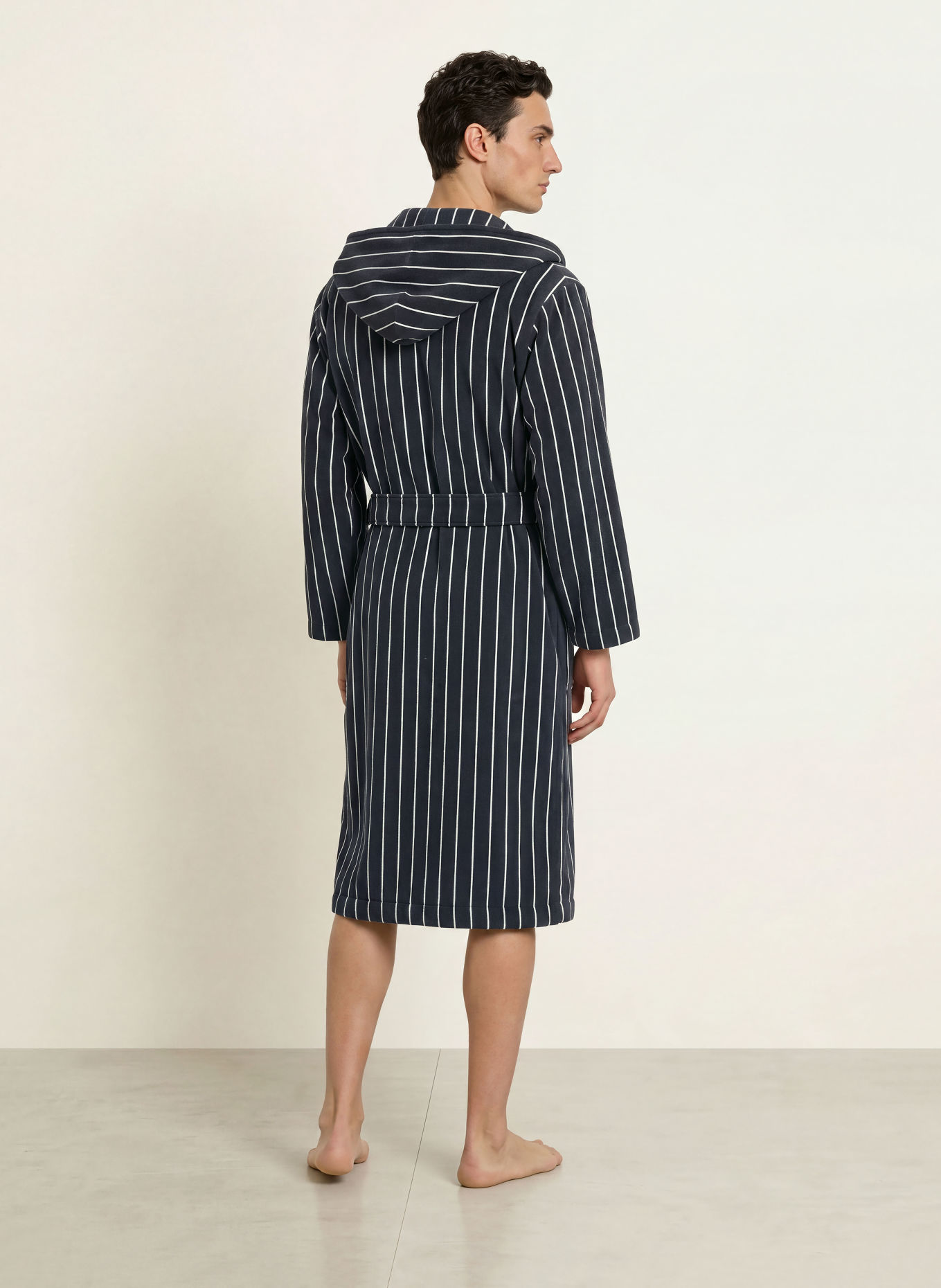 TEKLA ANTWERP Unisex Hooded Bathrobe: BLACK / WHITE