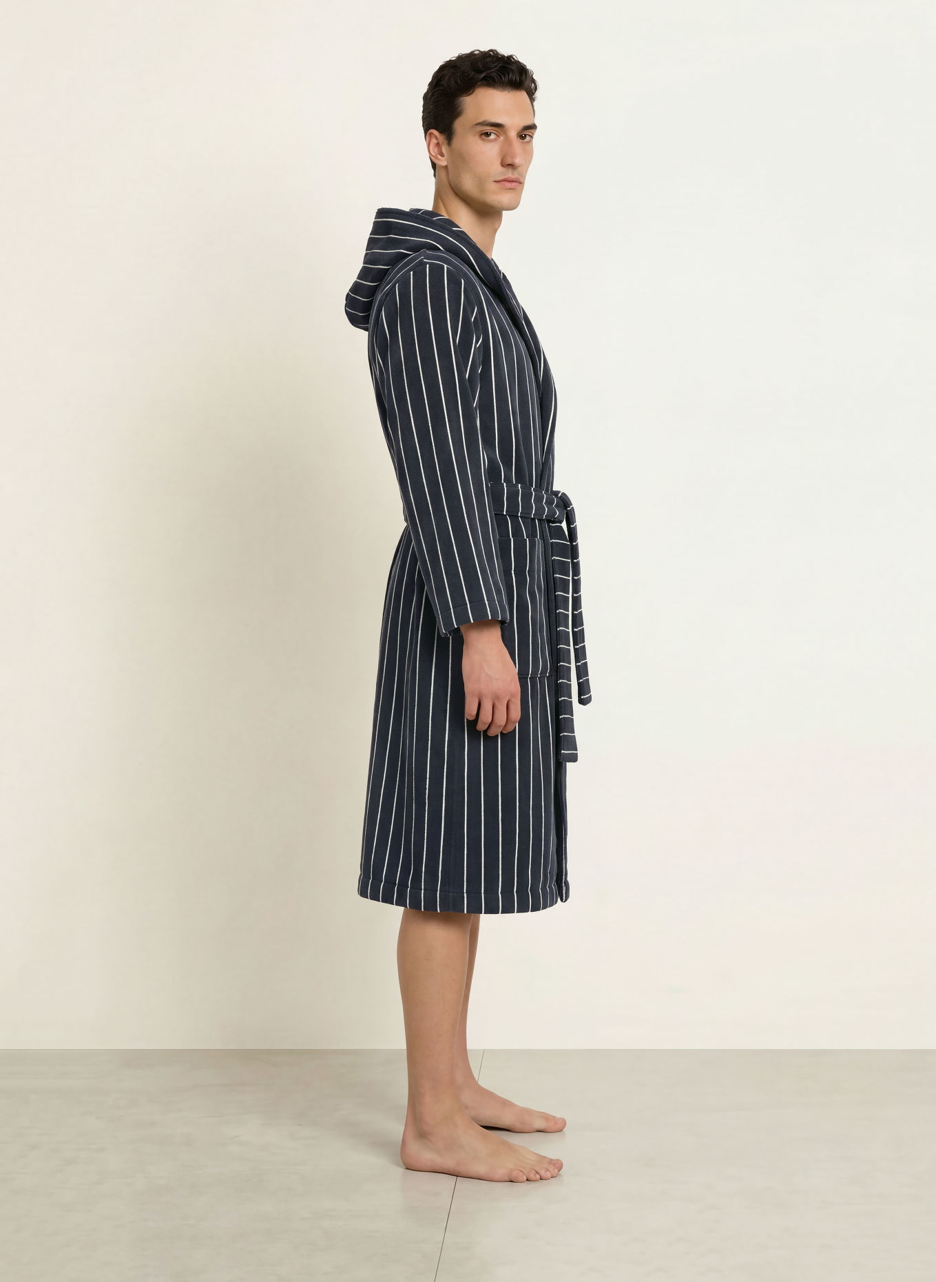 TEKLA ANTWERP Unisex Hooded Bathrobe: BLACK / WHITE