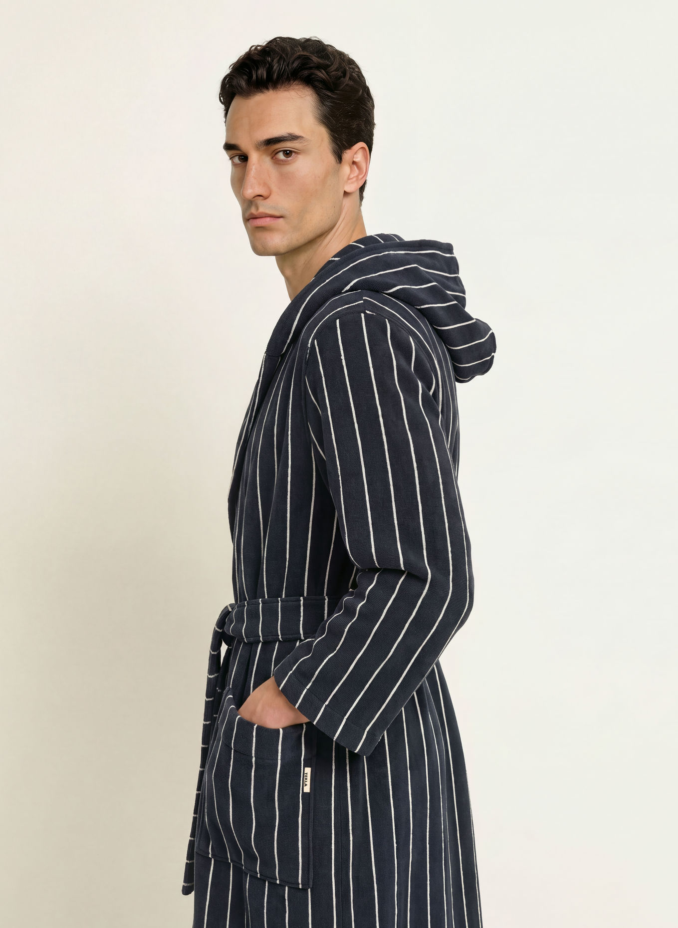 TEKLA ANTWERP Unisex Hooded Bathrobe: BLACK / WHITE