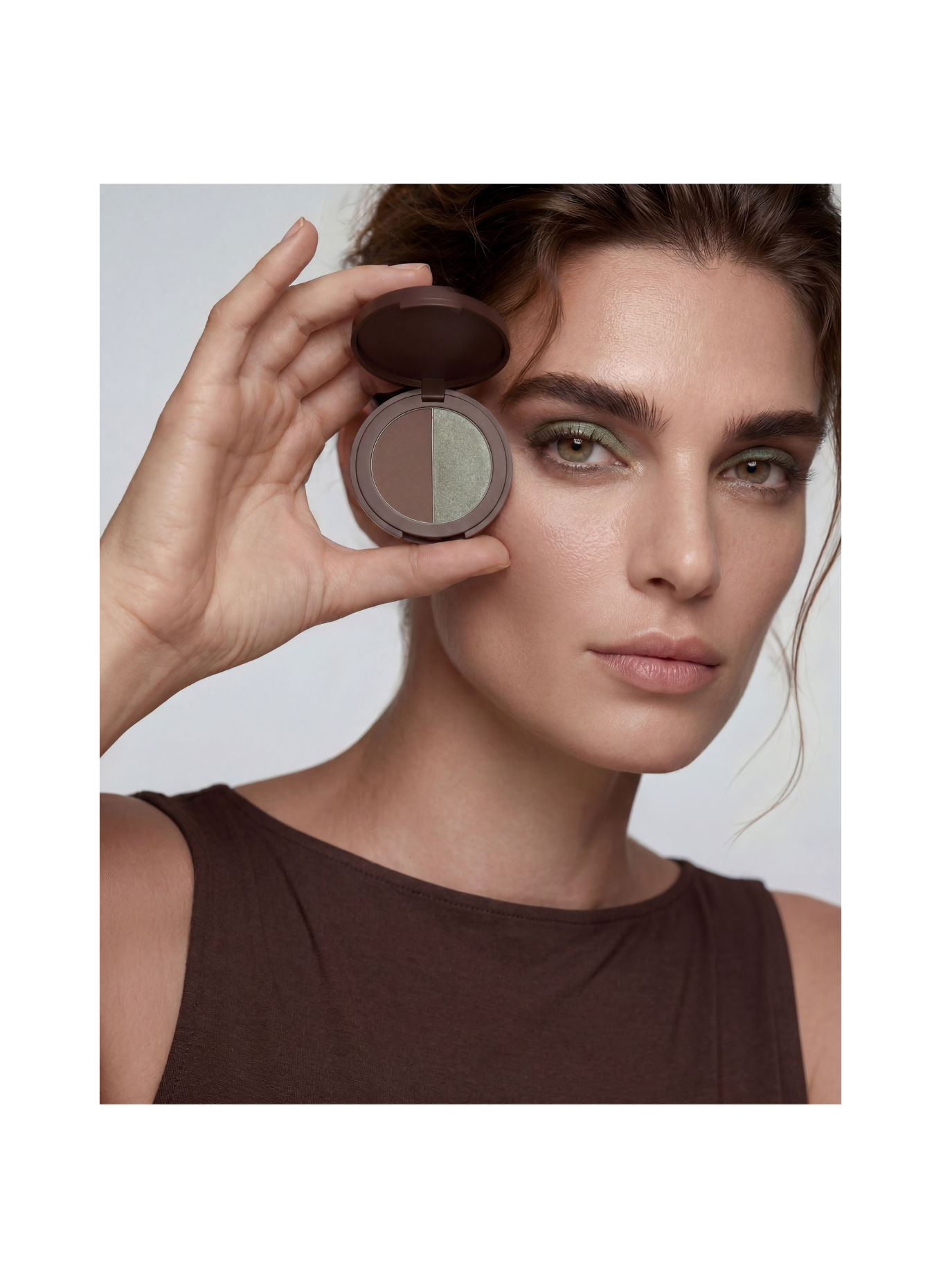 ANNEMARIE BÖRLIND DUO EYE SHADOW: SHIMMERING MOSS / GROUNDED BROWN