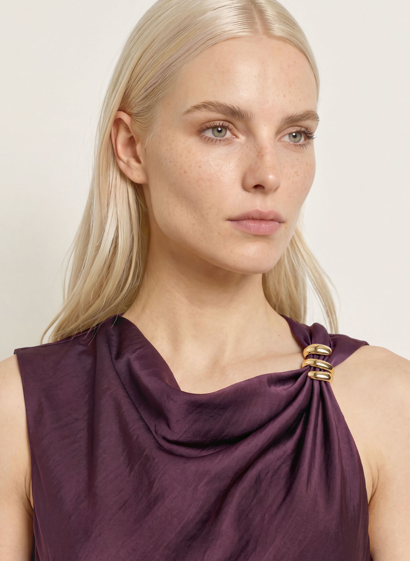 Phase Eight Combinaison en satin AVRIL: ROUGE FONCÉ / OR