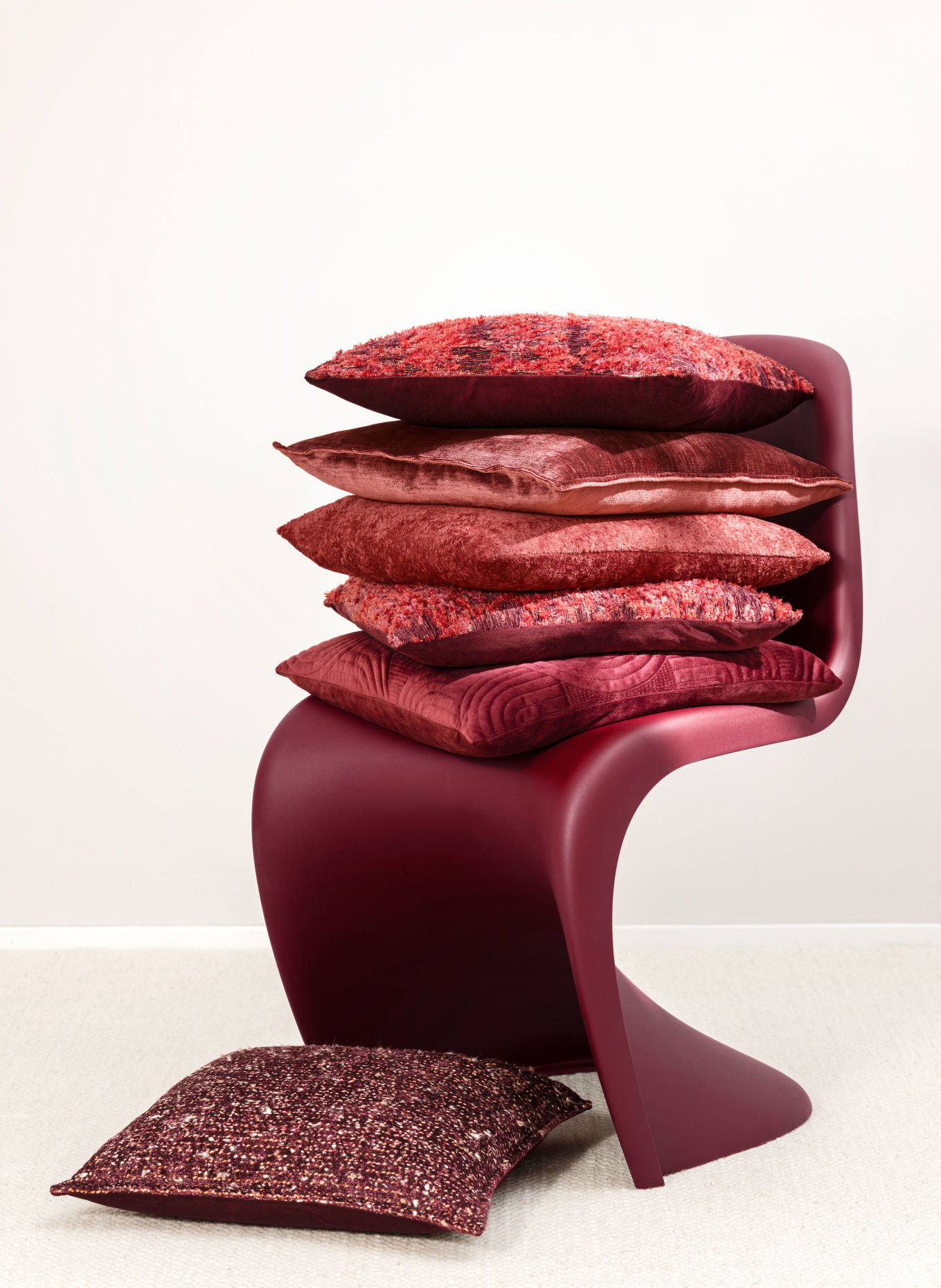 MAGMA PICASSO Decorative cushion cover: DARK RED