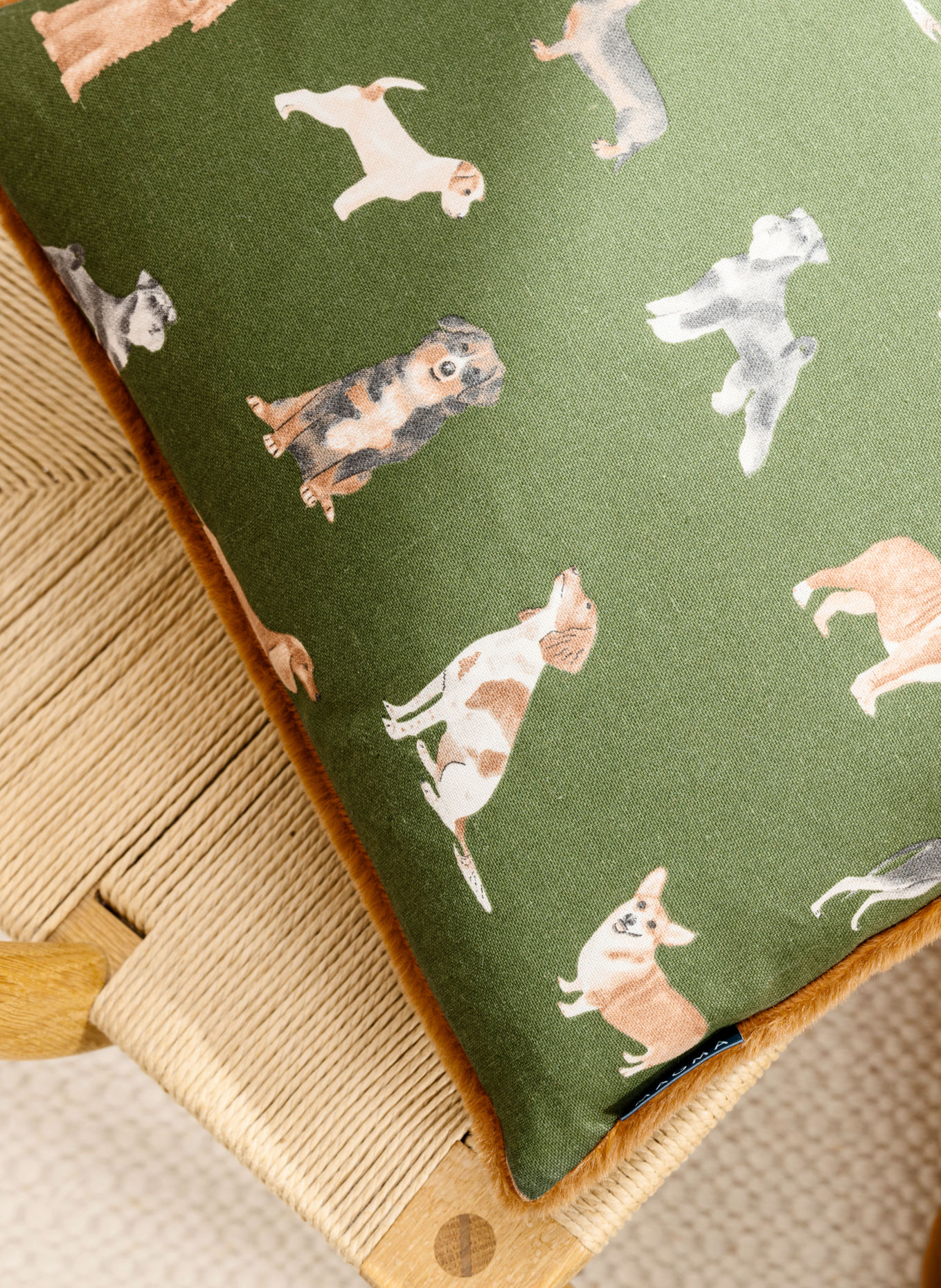 MAGMA DOG MIX Decorative cushion cover with Faux Fur: GREEN / BEIGE / GRAY