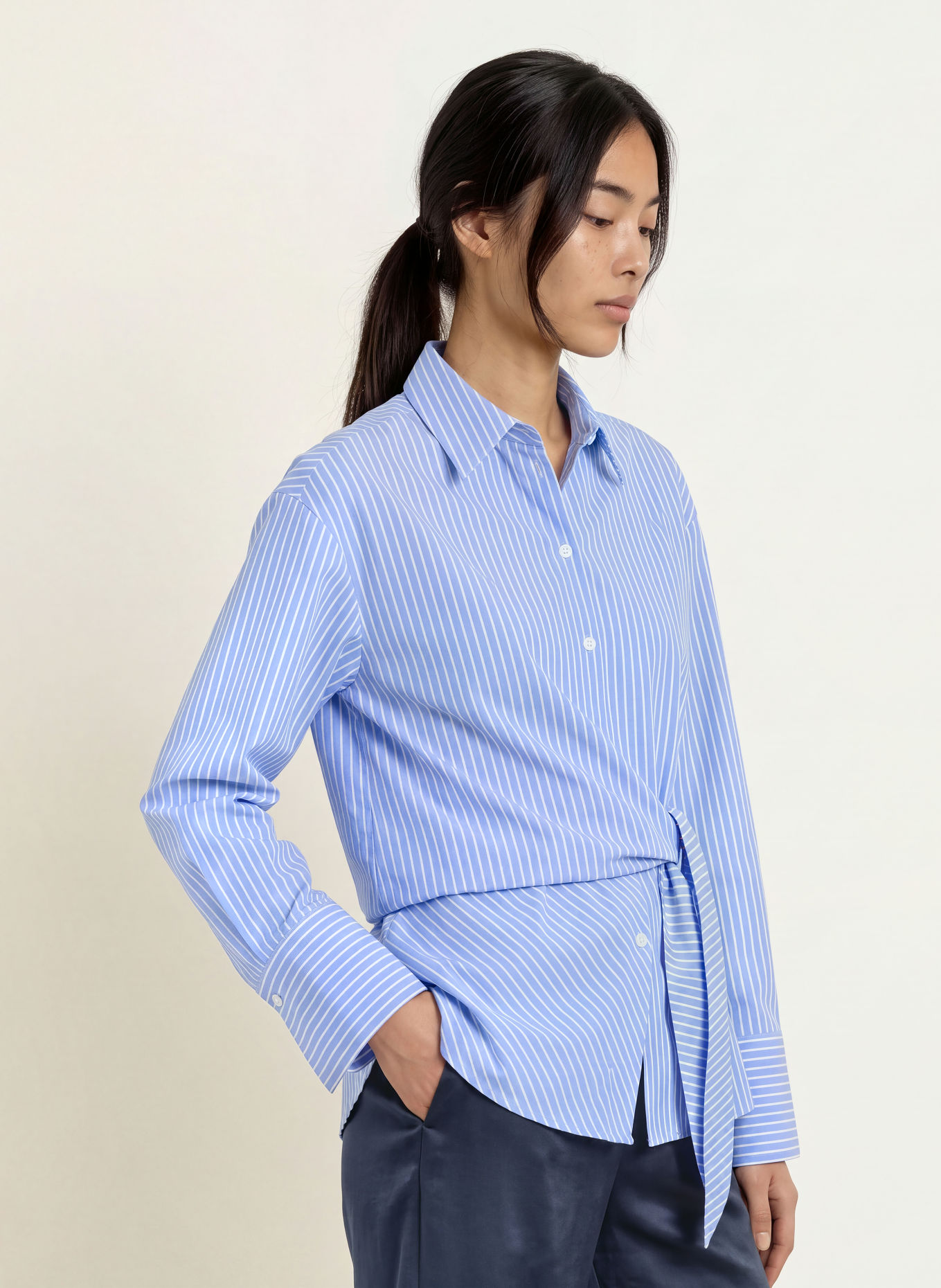 NEO NOIR Hemdbluse HELISA: HELLBLAU / WEISS