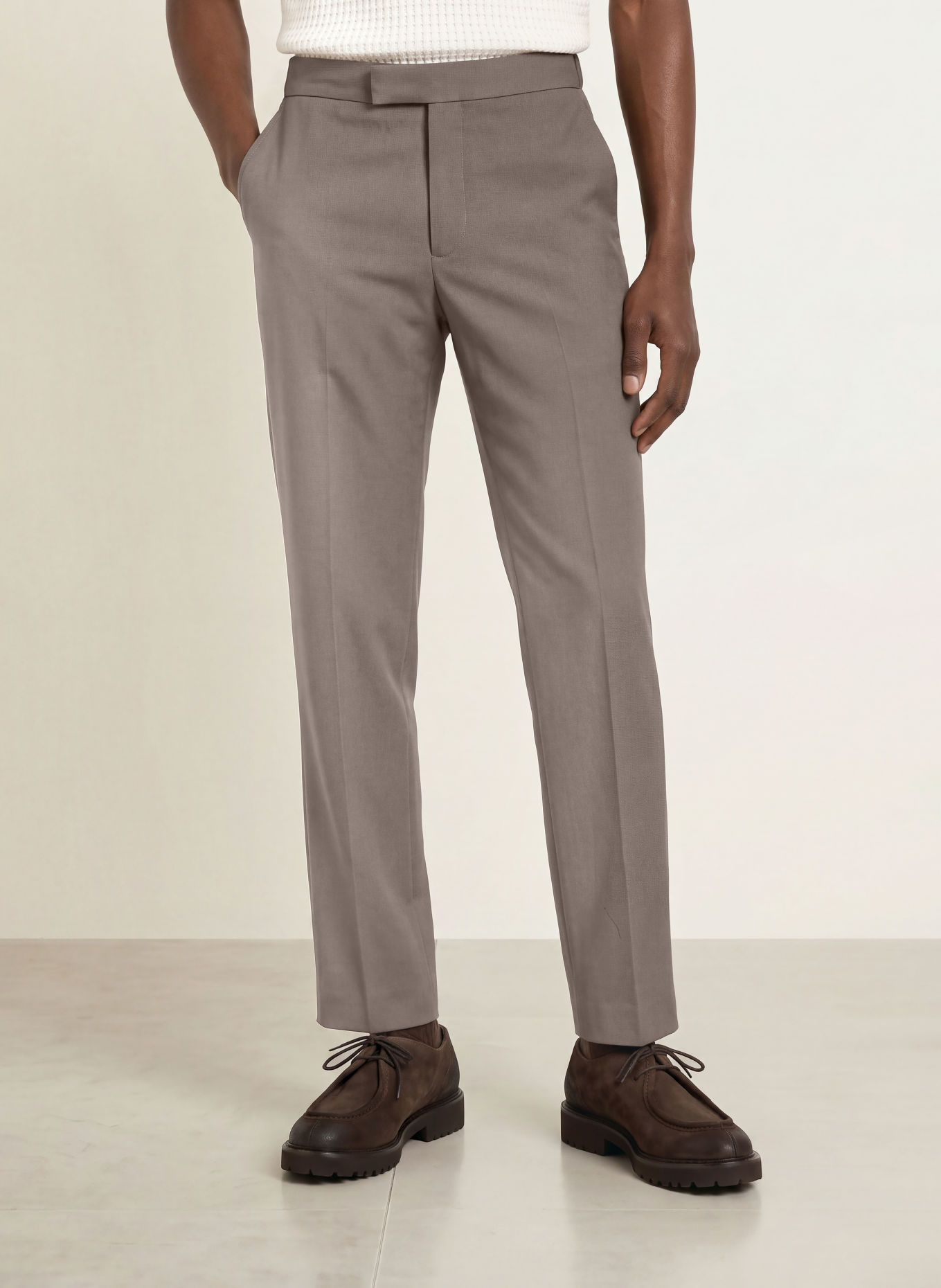 REISS Kalhoty FOUND Slim Fit: HNĚDÁ