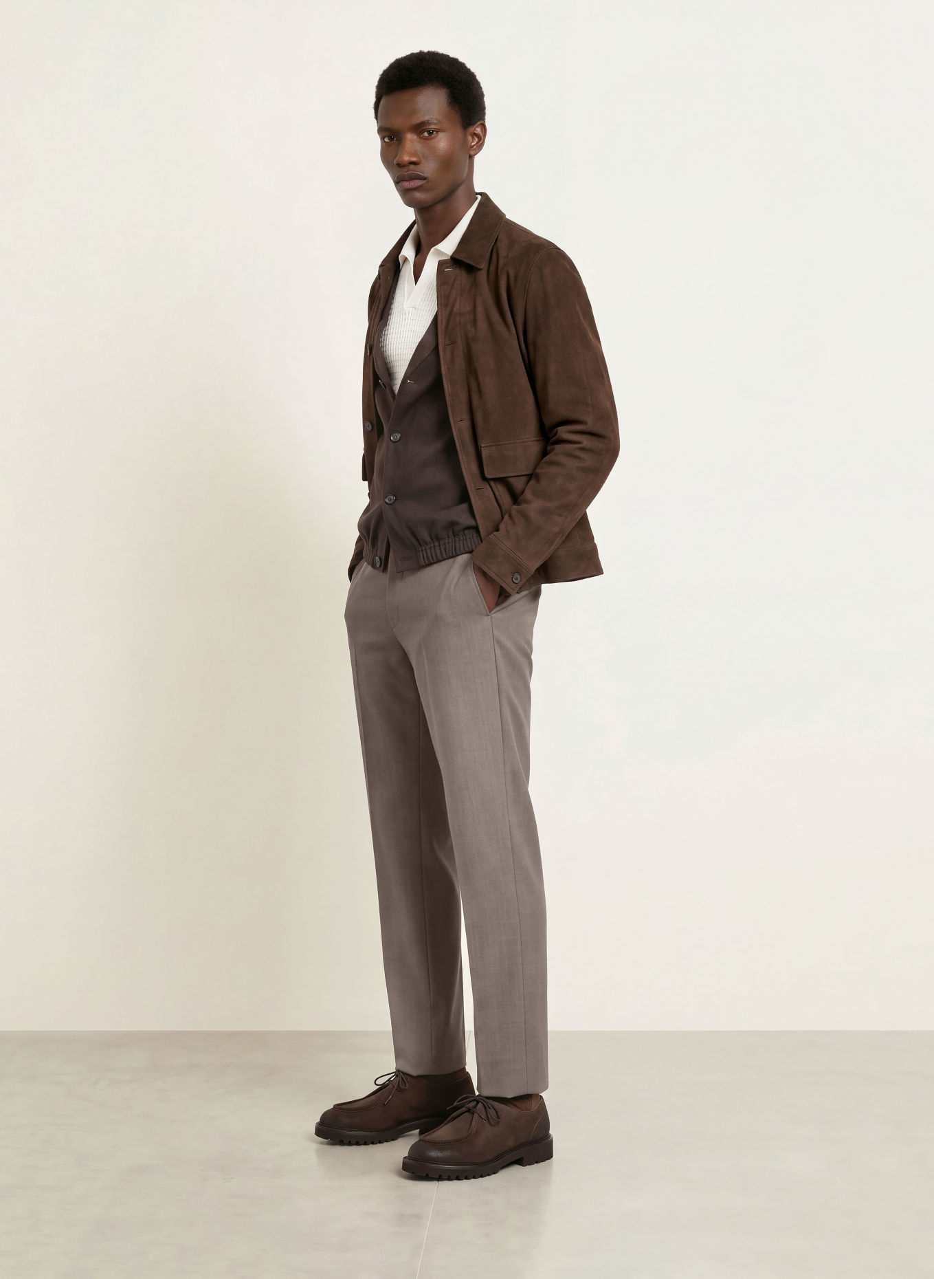 REISS Kalhoty FOUND Slim Fit: HNĚDÁ