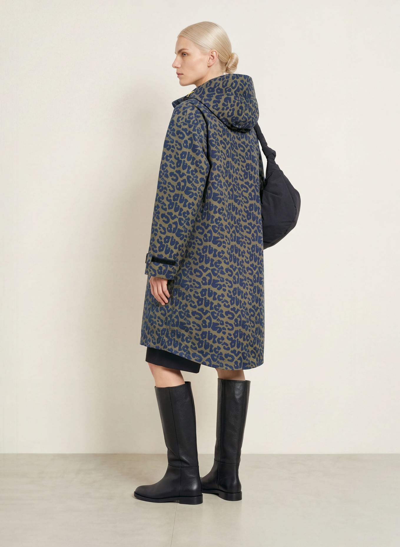VIVI MARI Raincoat: OLIVE / DARK BLUE