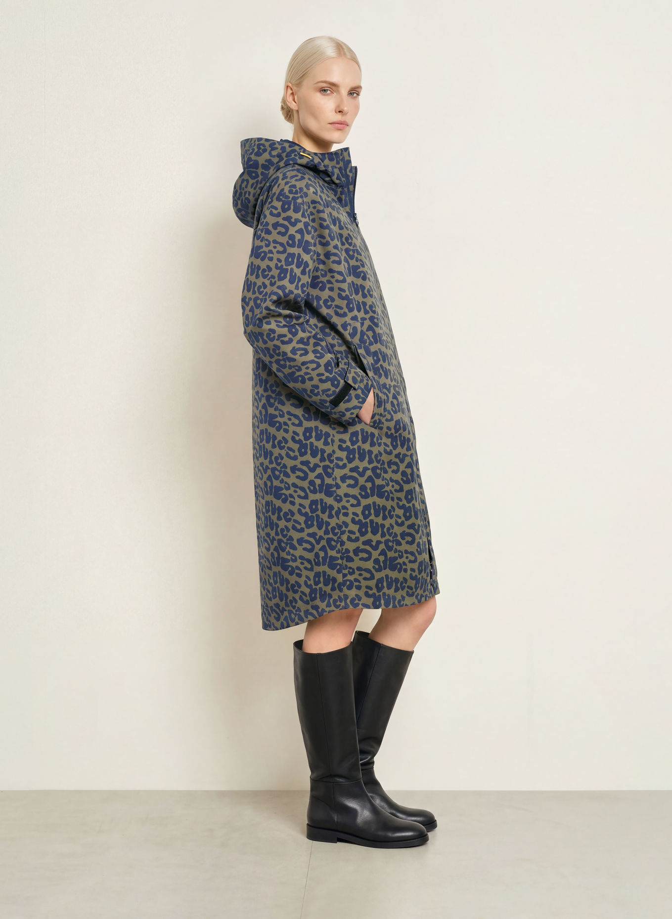 VIVI MARI Raincoat: OLIVE / DARK BLUE