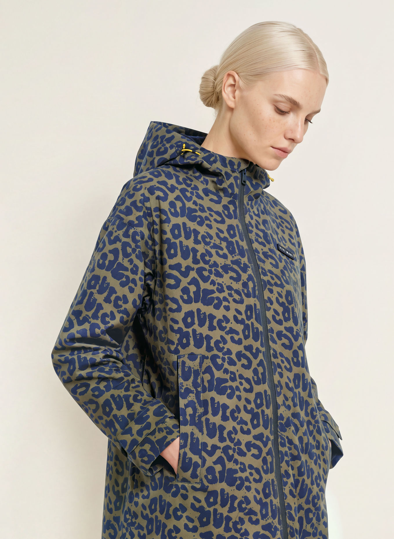 VIVI MARI Raincoat: OLIVE / DARK BLUE