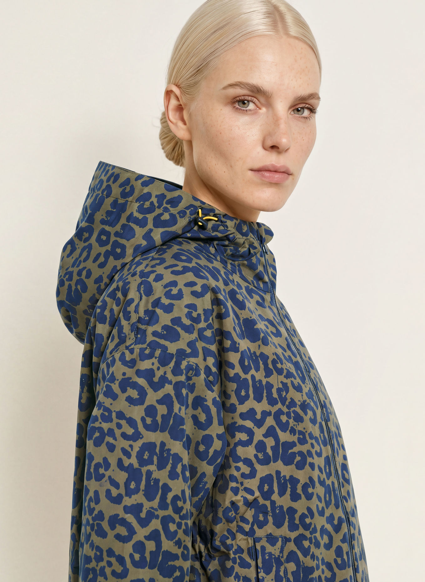 VIVI MARI Raincoat: OLIVE / DARK BLUE