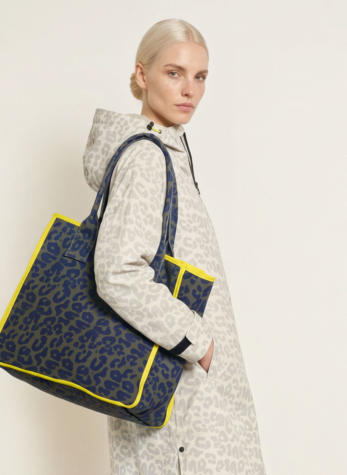 VIVI MARI Shoppers with Pouch: OLIVE / NEON YELLOW / DARK BLUE