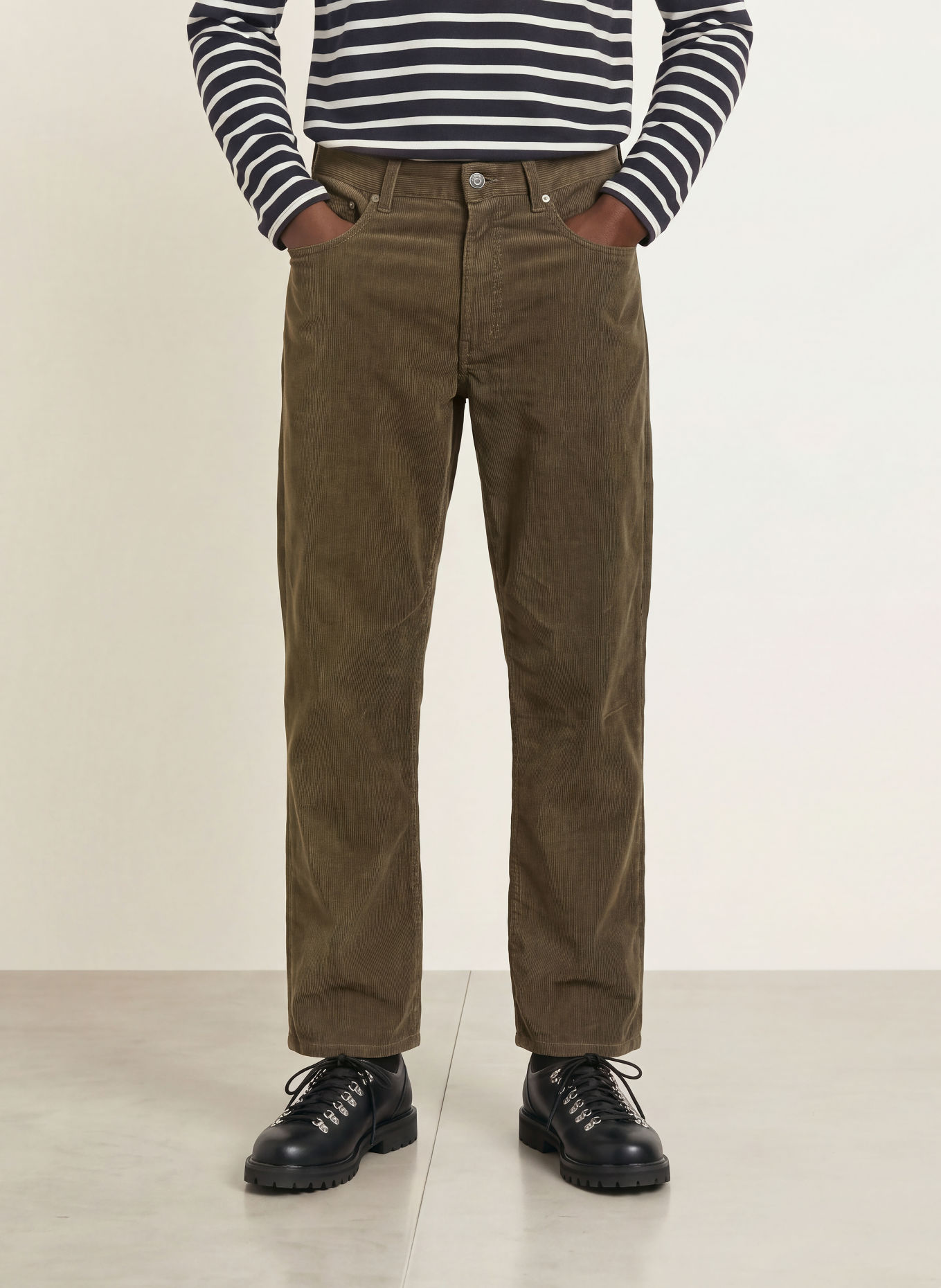ARKET Cordbroek OCEAN Loose Fit: BRUIN